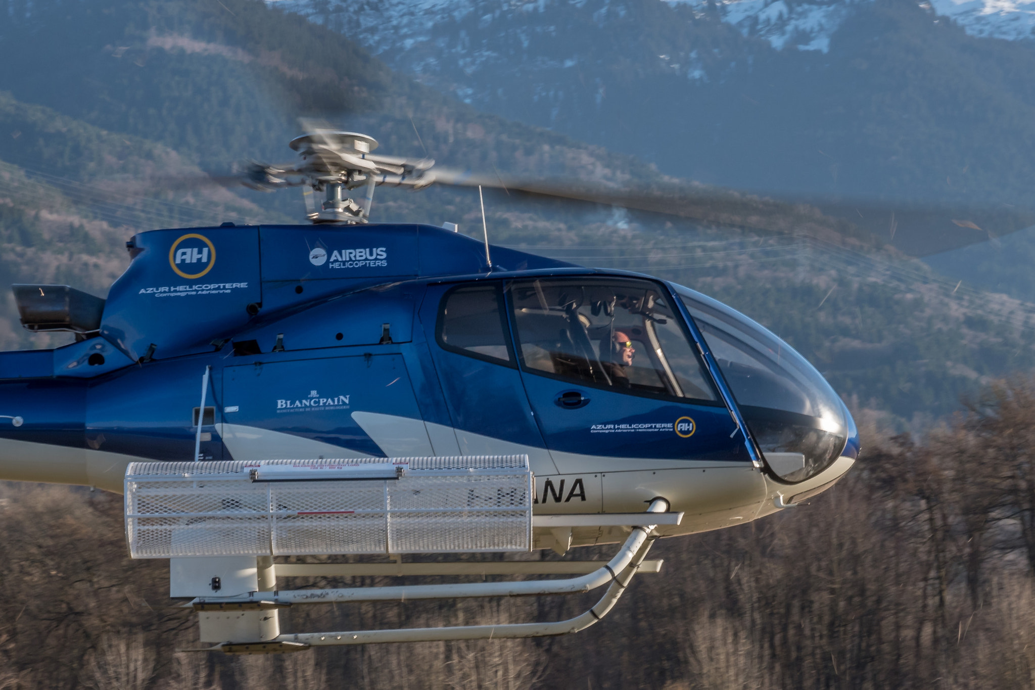 Panasonic Lumix G X Vario 12-35mm F2.8 ASPH Power OIS sample photo. Azur hélicoptères at albertville photography