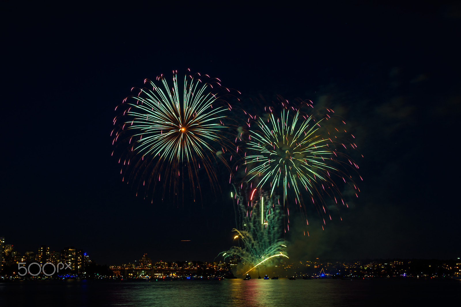 Nikon AF-S Nikkor 24-120mm F4G ED VR sample photo. Beautiful fireworks. colorful fireworks. photography