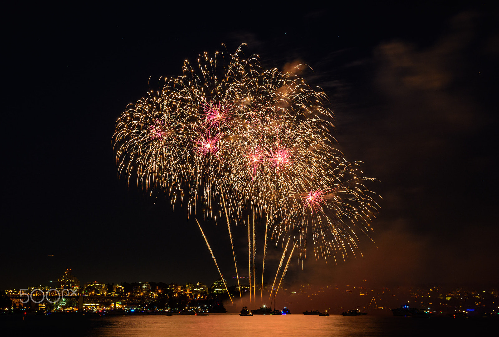 Nikon AF-S Nikkor 24-120mm F4G ED VR sample photo. Beautiful fireworks. colorful fireworks. photography