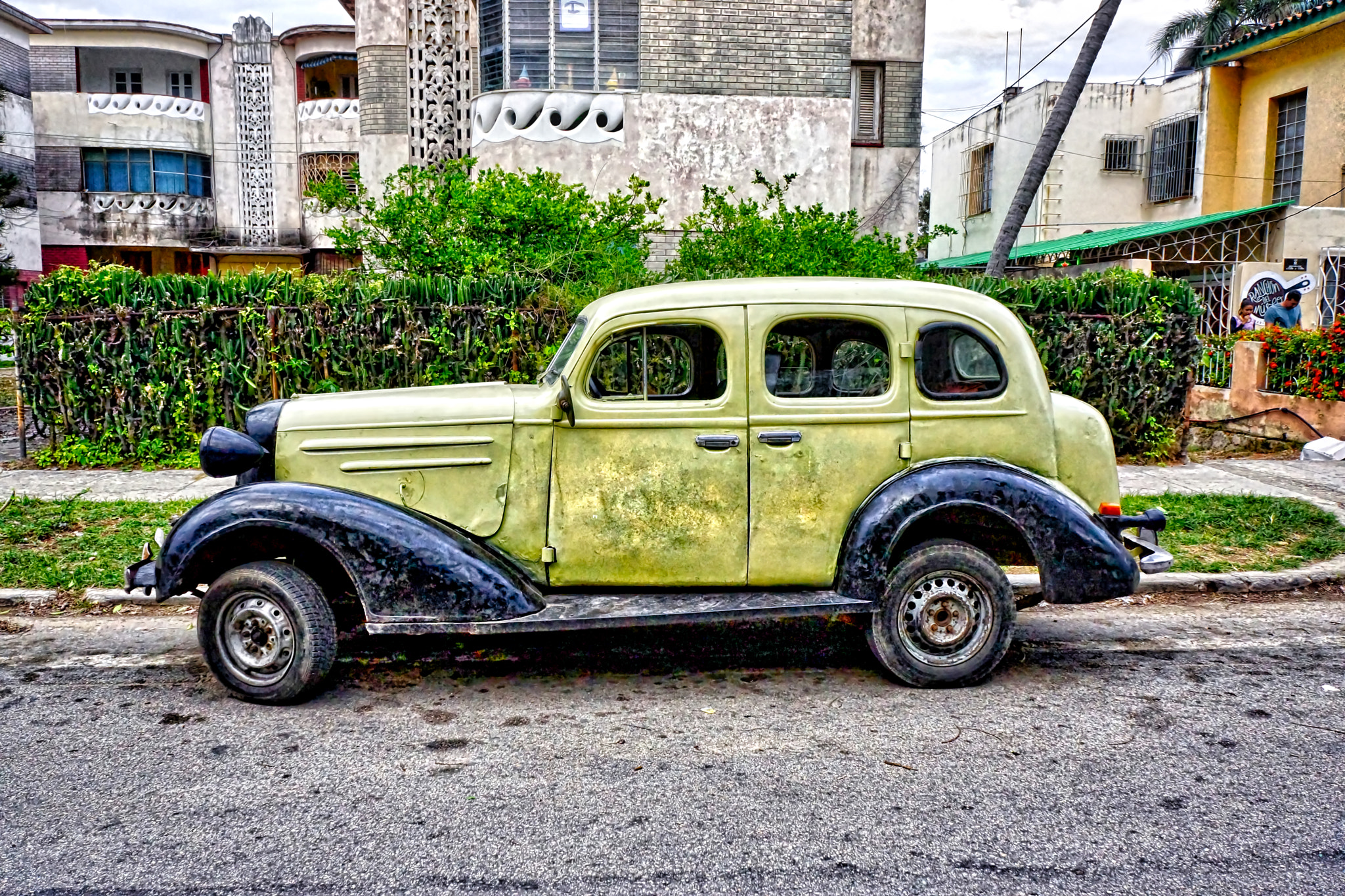 Hasselblad Lunar sample photo. Cuban rat rod photography