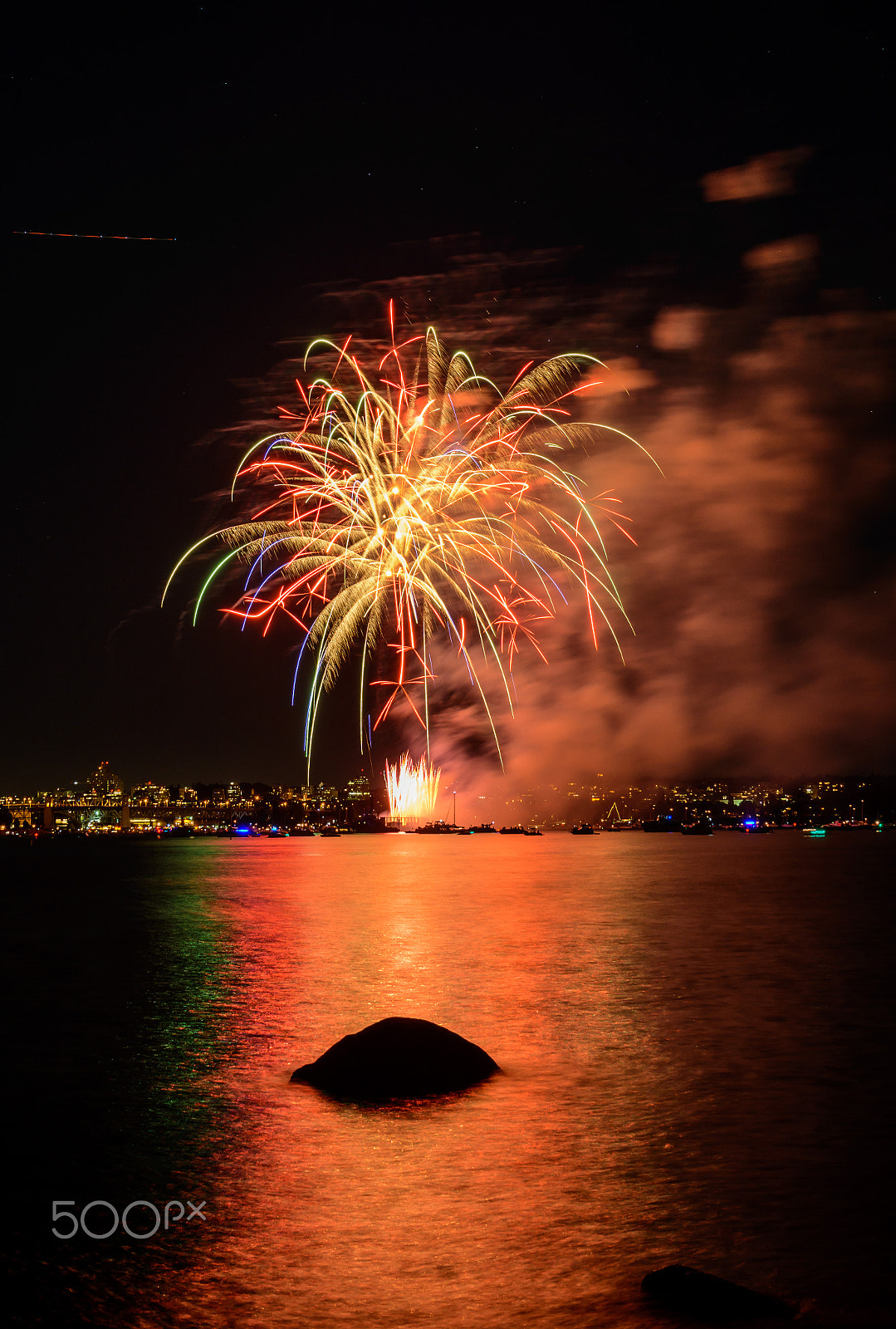 Nikon AF-S Nikkor 24-120mm F4G ED VR sample photo. Beautiful fireworks. colorful fireworks. photography