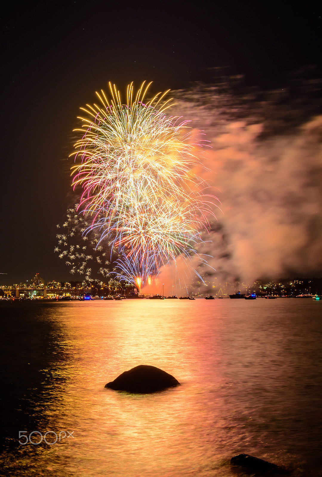 Nikon AF-S Nikkor 24-120mm F4G ED VR sample photo. Beautiful fireworks. colorful fireworks. photography