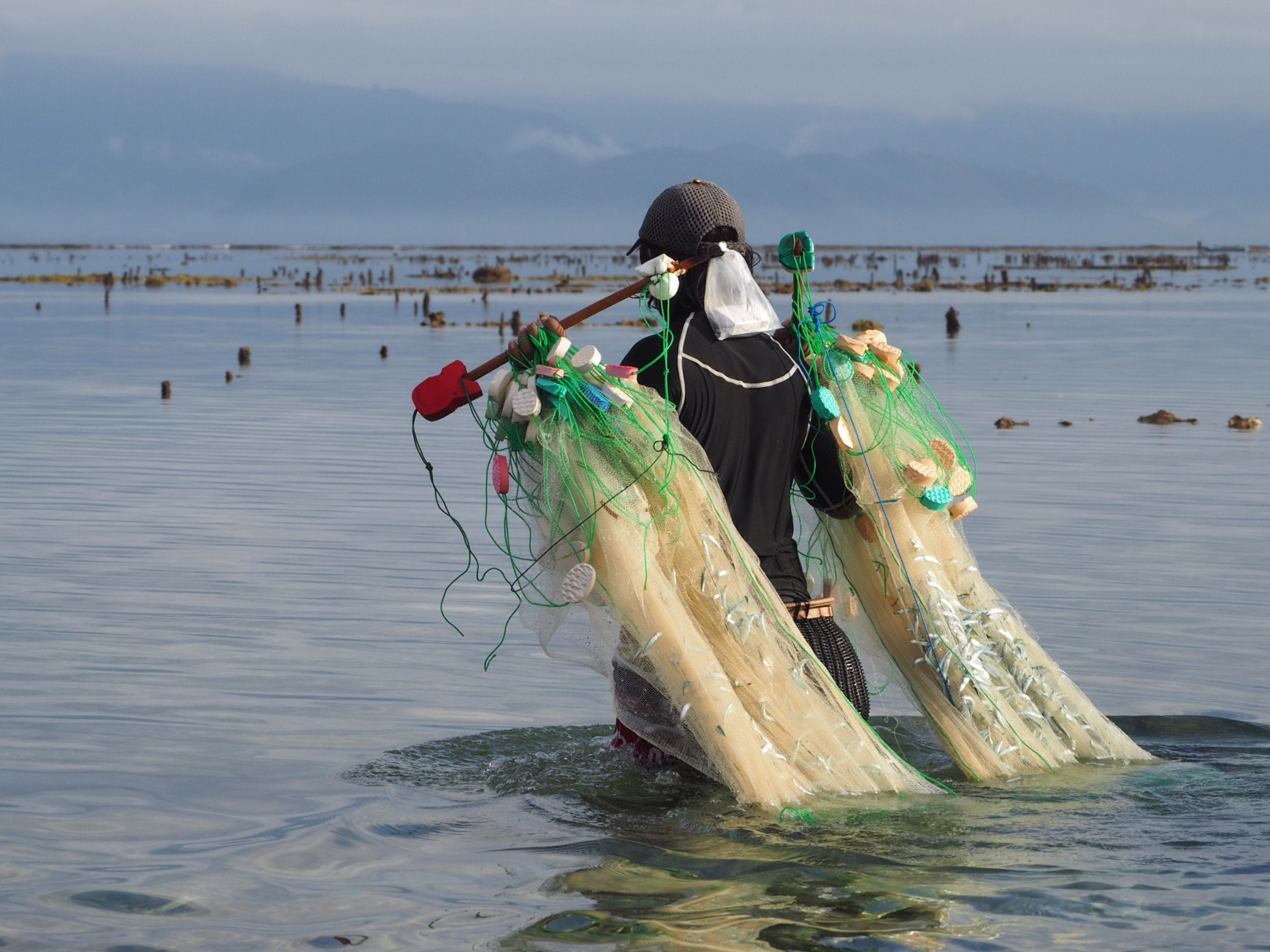 Olympus OM-D E-M1 sample photo. Nusa lembongan net fishing photography