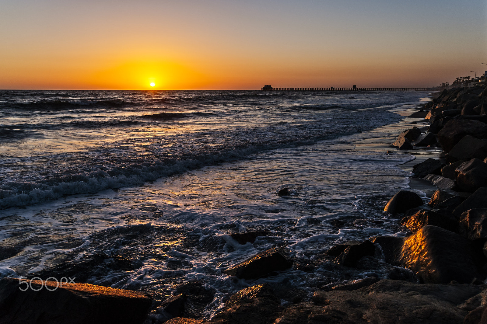 Nikon D700 + AF Zoom-Nikkor 24-120mm f/3.5-5.6D IF sample photo. Sunset on the rocks in oceanside photography