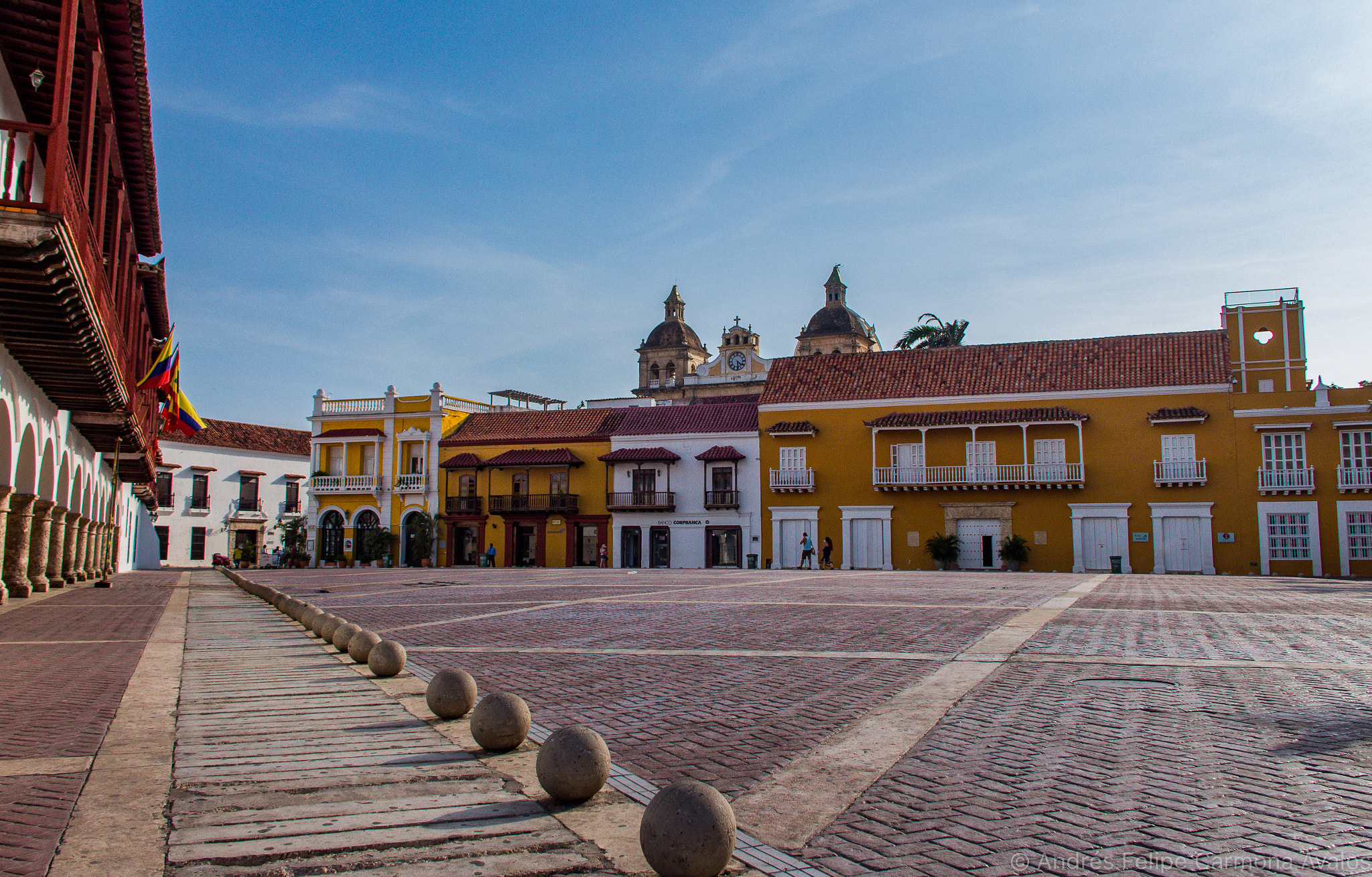 Canon EF-S 18-135mm F3.5-5.6 IS sample photo. Plaza de la aduana photography