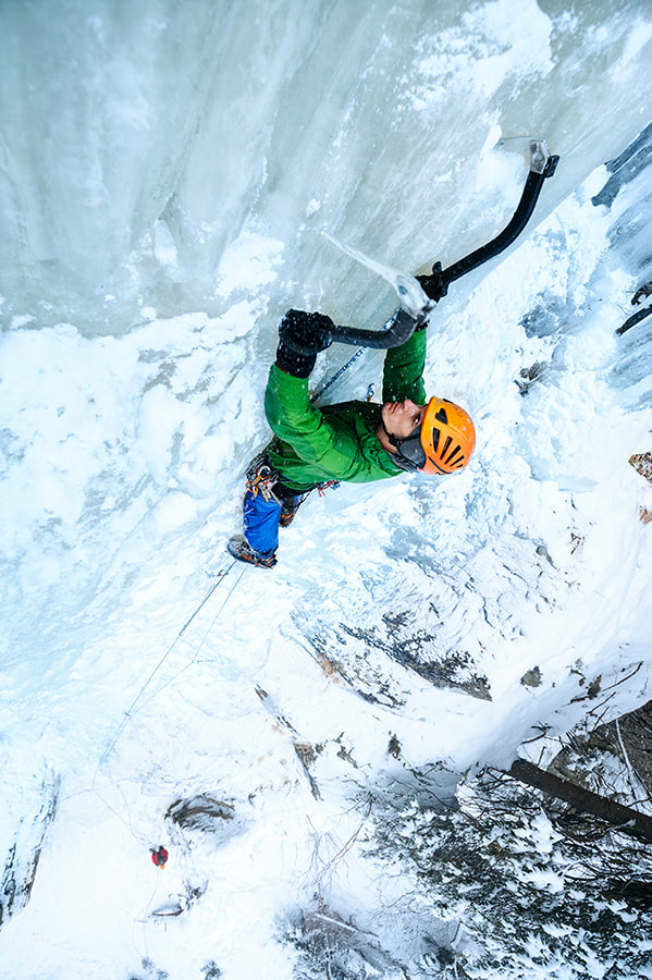 Nikon D700 + Nikon AF-S Nikkor 18-35mm F3.5-4.5G ED sample photo. Ice climbing photography