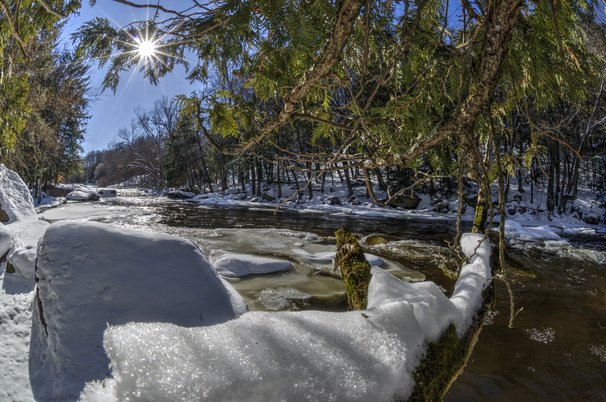 Nikon AF DX Fisheye-Nikkor 10.5mm F2.8G ED sample photo. Embarass river thaw photography