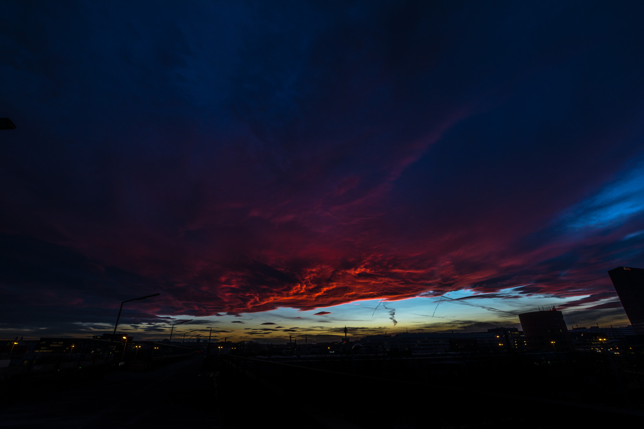 Nikon D5200 + Sigma 10-20mm F3.5 EX DC HSM sample photo. Red clouds photography