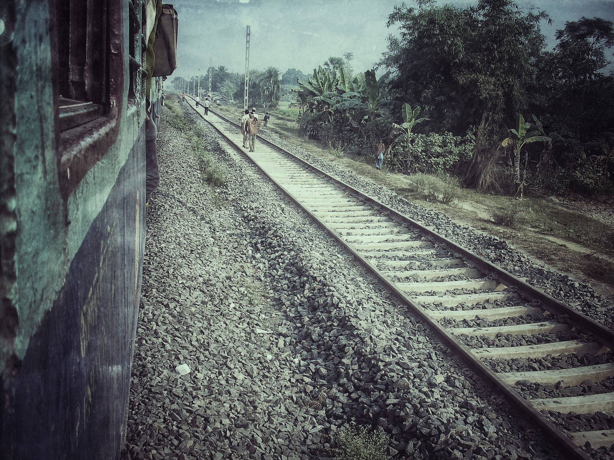 Nikon COOLPIX L10 sample photo. Through the train window photography