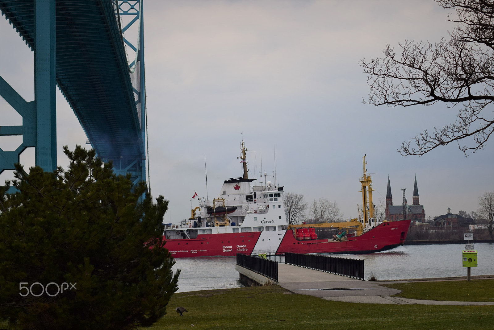 Tamron AF 70-300mm F4-5.6 Di LD Macro sample photo. Canada coast guard cutter photography