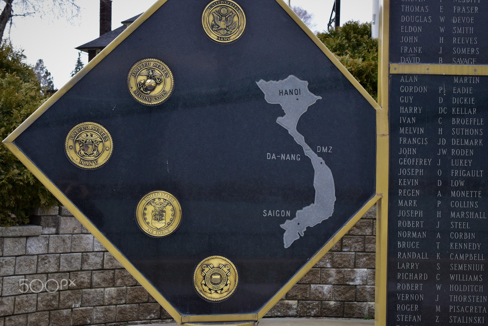Nikon AF-S DX Micro Nikkor 40mm F2.8 sample photo. Vetern war memorial photography