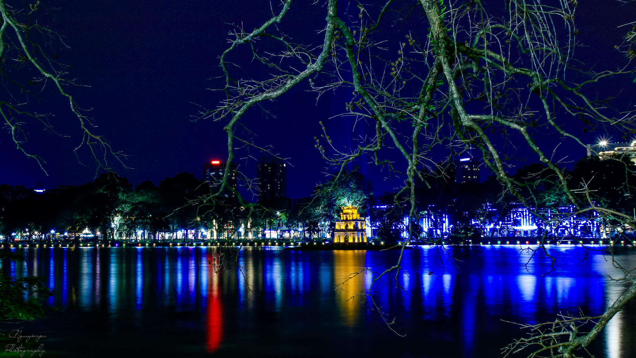 Canon EOS 70D + Tamron SP AF 17-50mm F2.8 XR Di II LD Aspherical (IF) sample photo. Hoan kiem lake in the night. photography