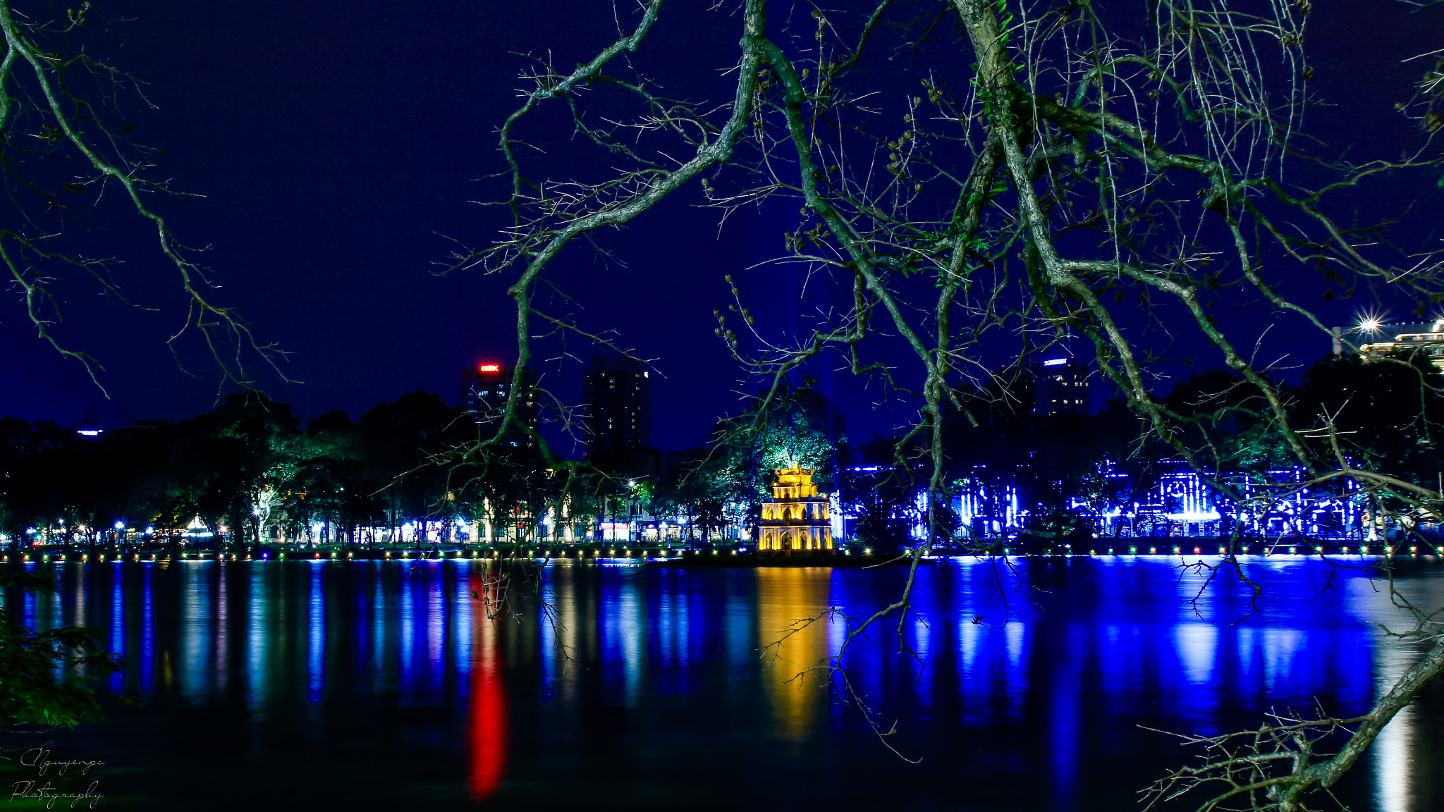 Tamron SP AF 17-50mm F2.8 XR Di II LD Aspherical (IF) sample photo. Hoan kiem lake in the night. photography