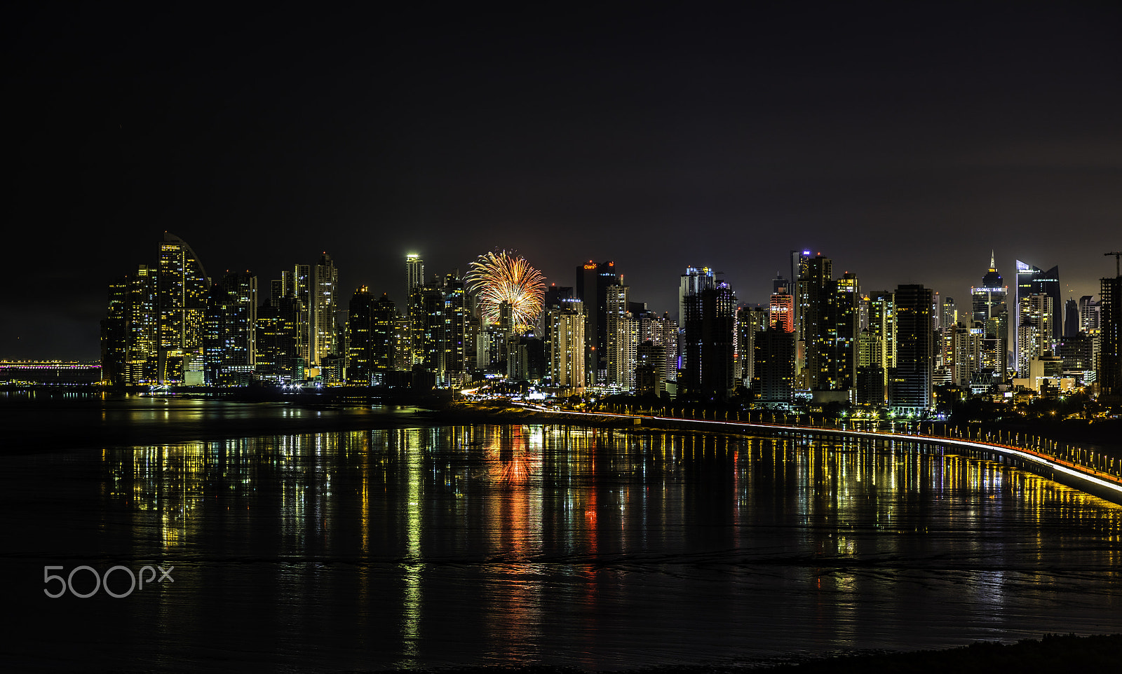 Canon EOS 5DS R sample photo. Dancing in the night photography