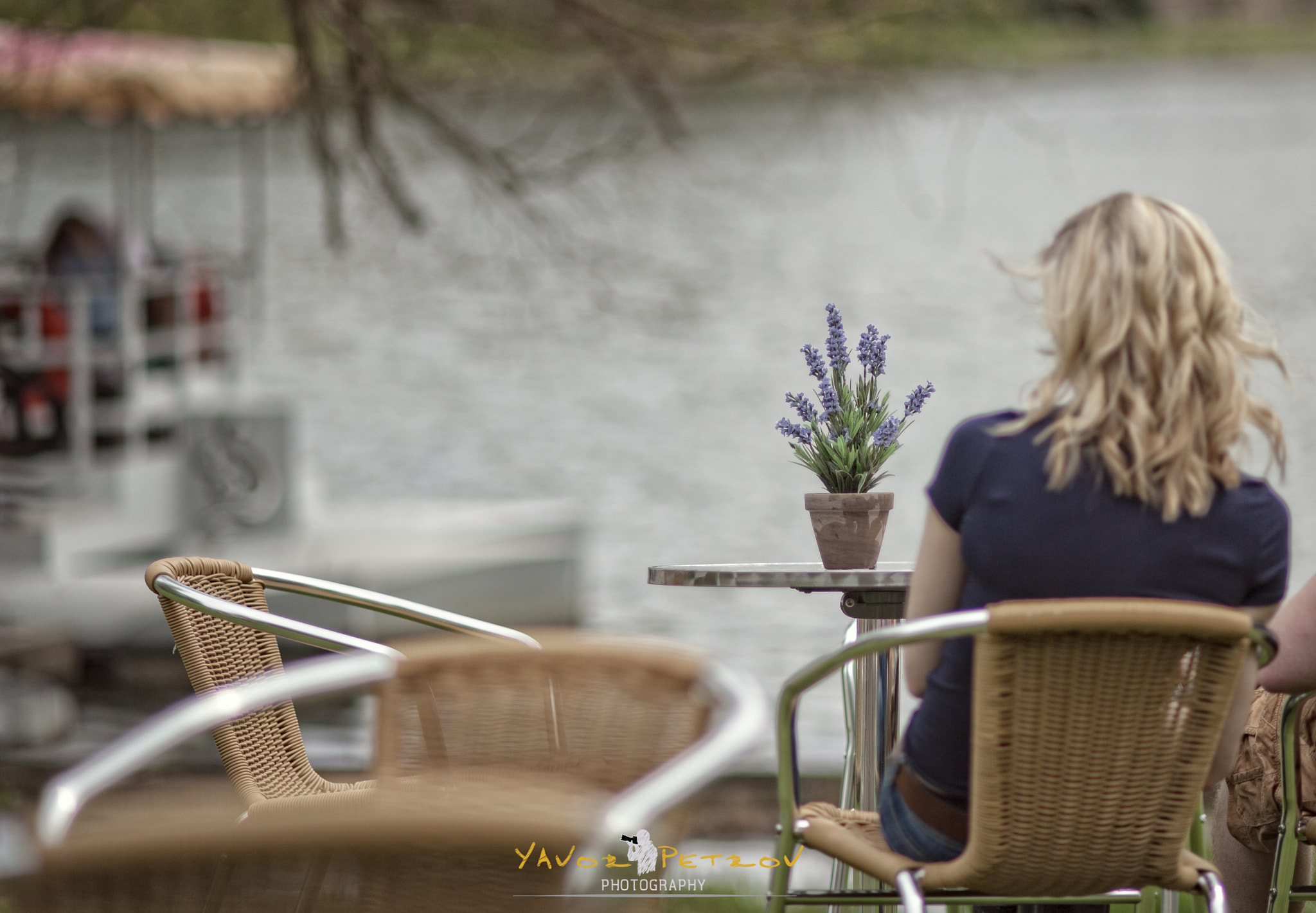 AF DC-Nikkor 135mm f/2D sample photo. Momentum photography