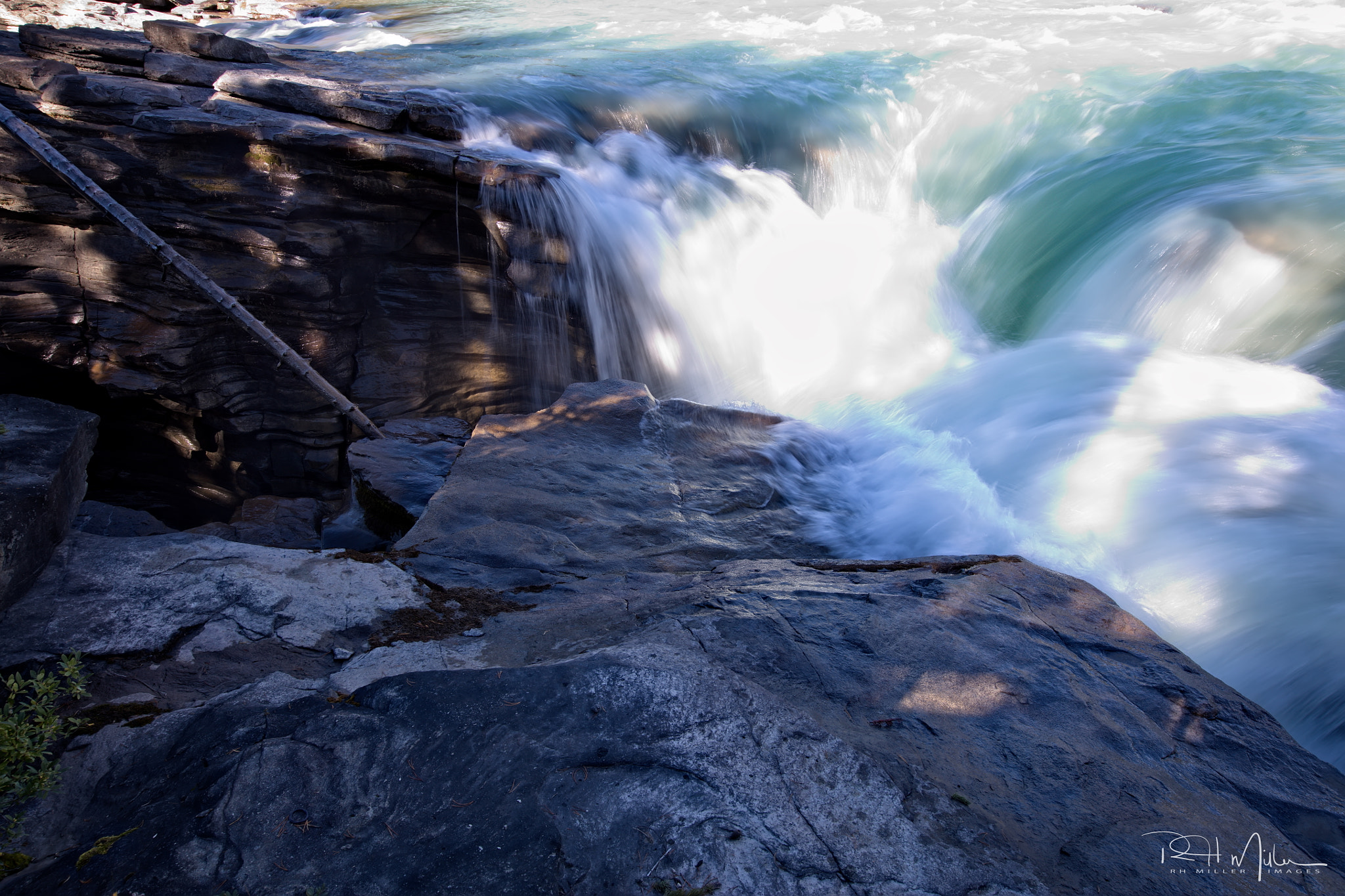 Canon EF 11-24mm F4L USM sample photo. Athabasca falls photography