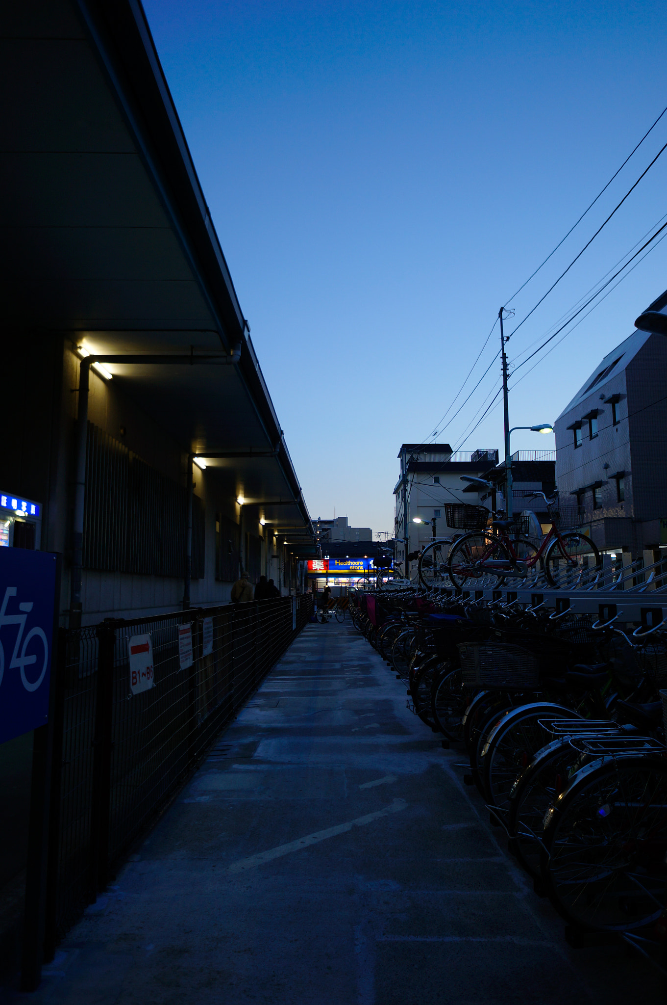 Sony Alpha NEX-5T + Sony E 16mm F2.8 sample photo. A line photography