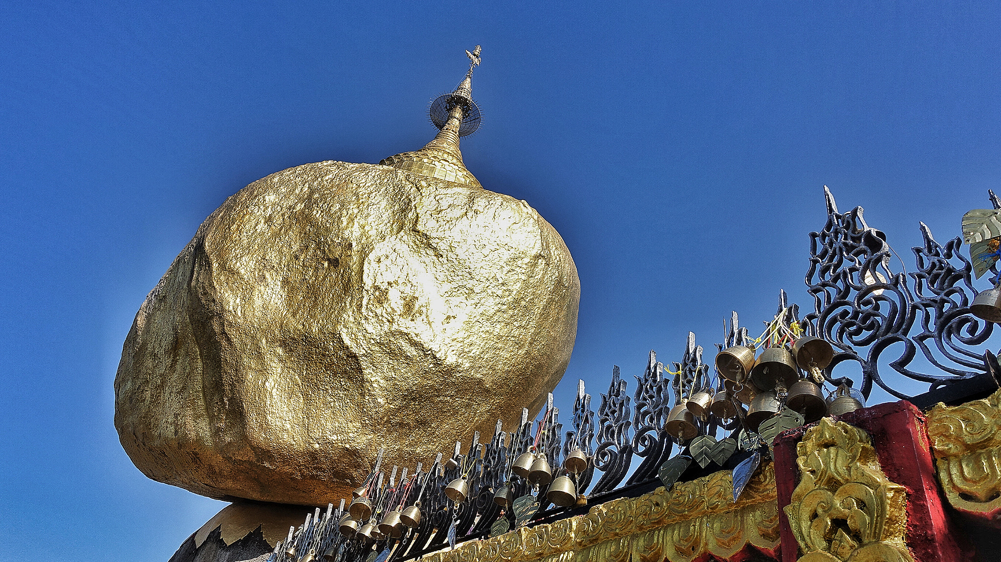 Sony Cyber-shot DSC-RX100 III + Sony 24-70mm F1.8-2.8 sample photo. Holy golden rock in myanmar photography