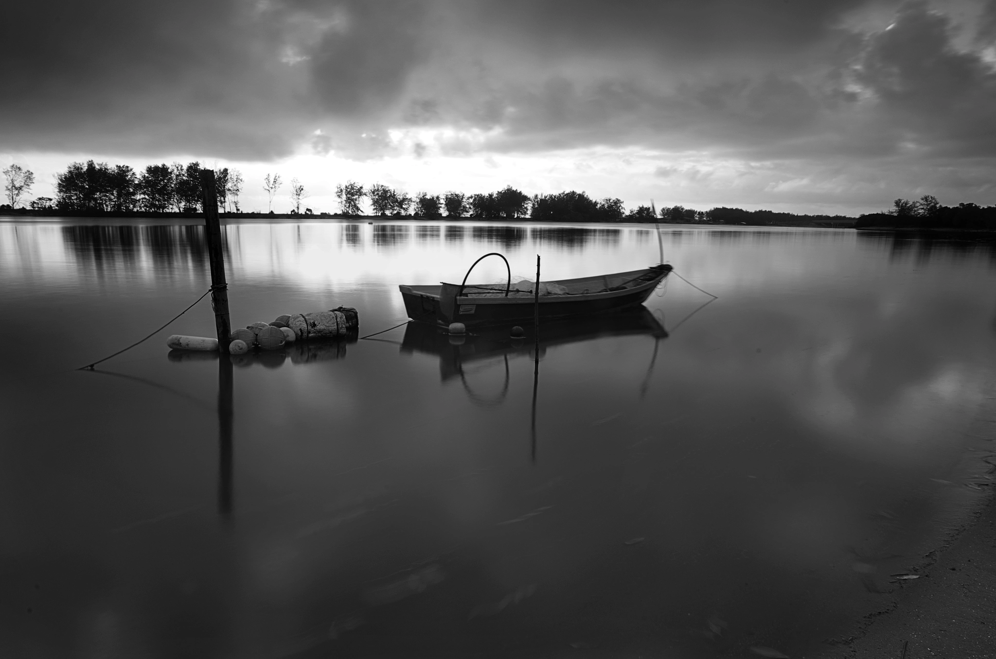 Pentax smc DA 16-45mm F4 ED AL sample photo. Morning lake view  photography