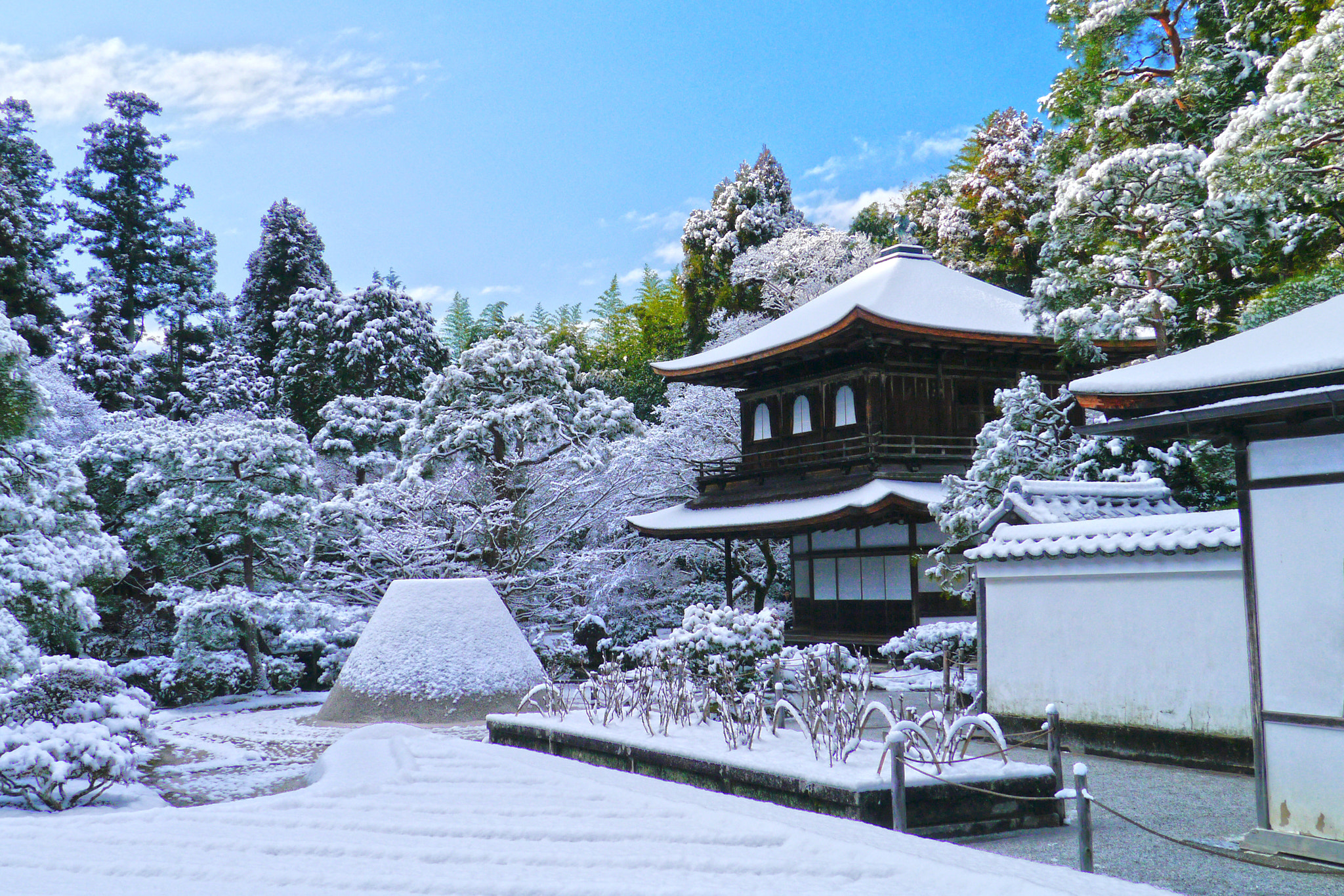 Panasonic Lumix DMC-GX1 sample photo. Winter in kyoto photography