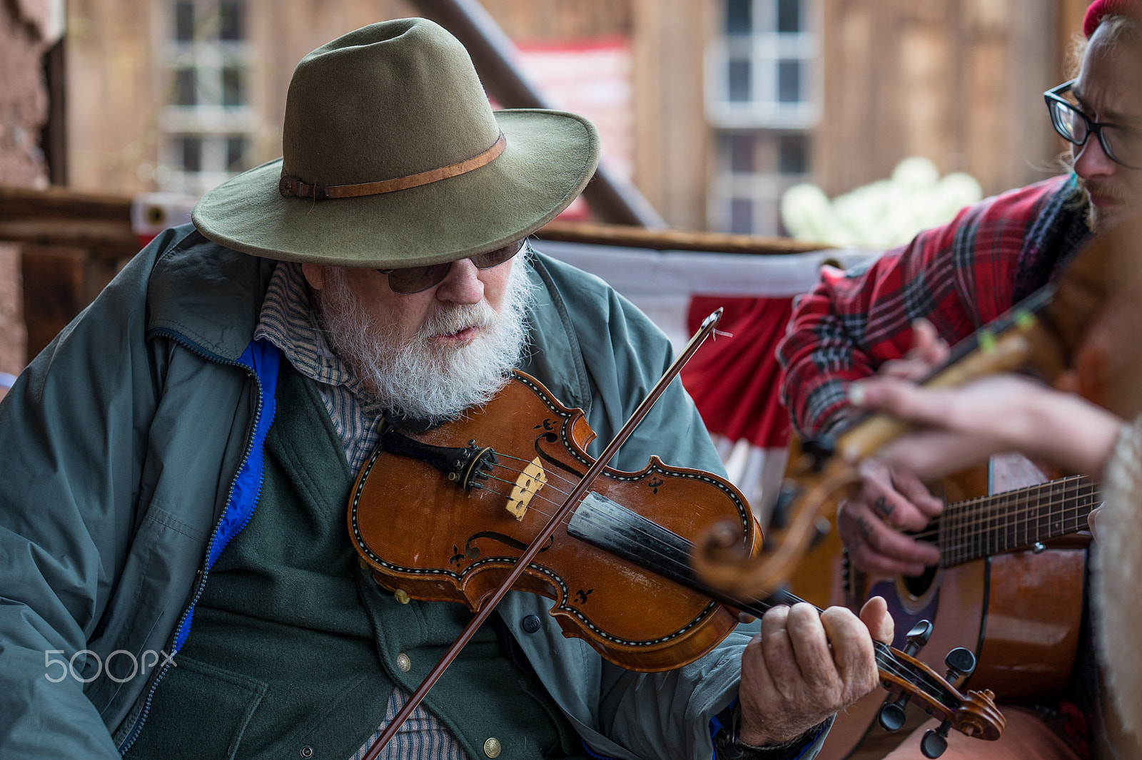Sony FE 85mm F1.4 GM sample photo. The fiddler photography