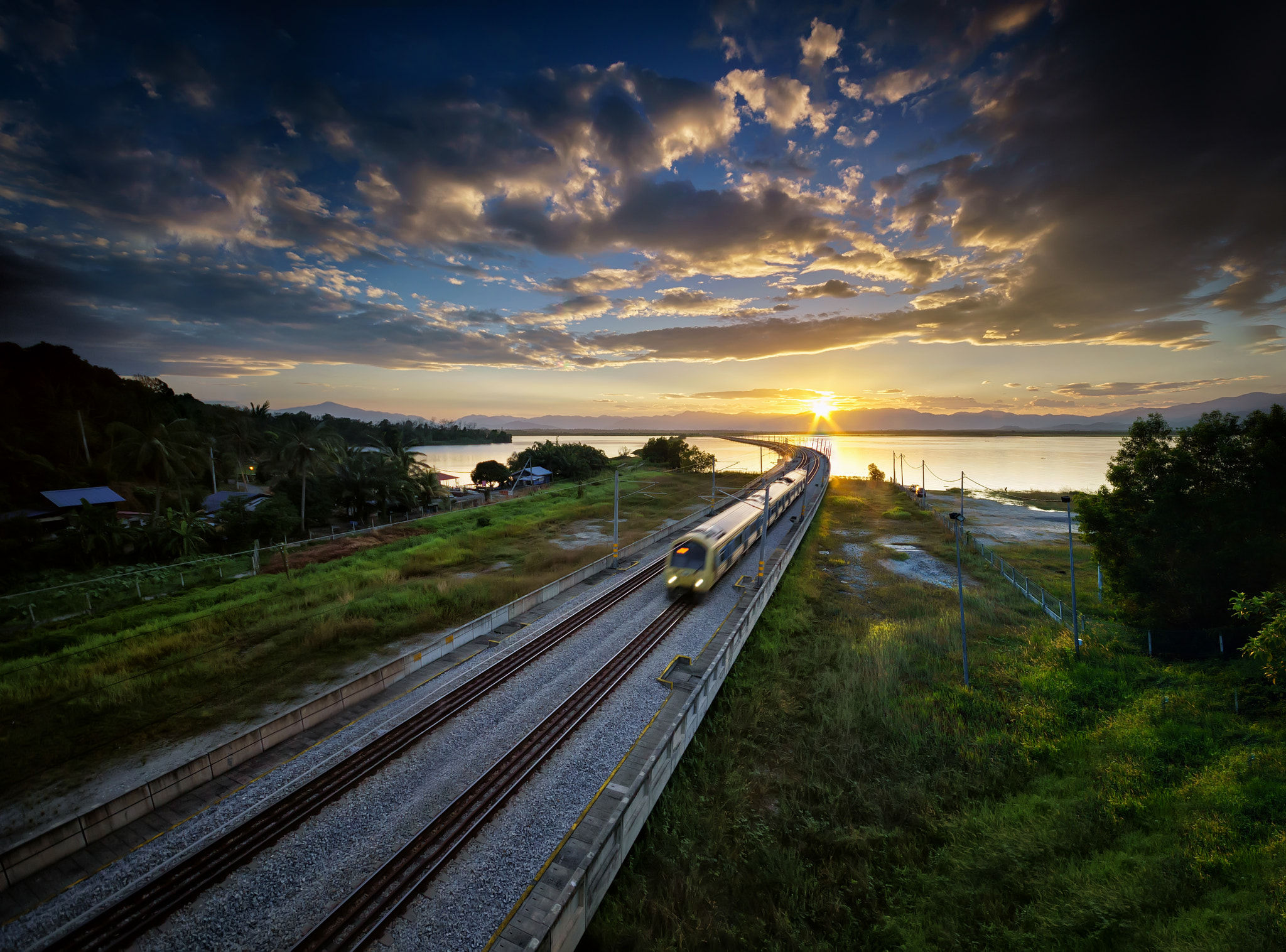 Sony a6000 + Sony DT 50mm F1.8 SAM sample photo. The ets train photography
