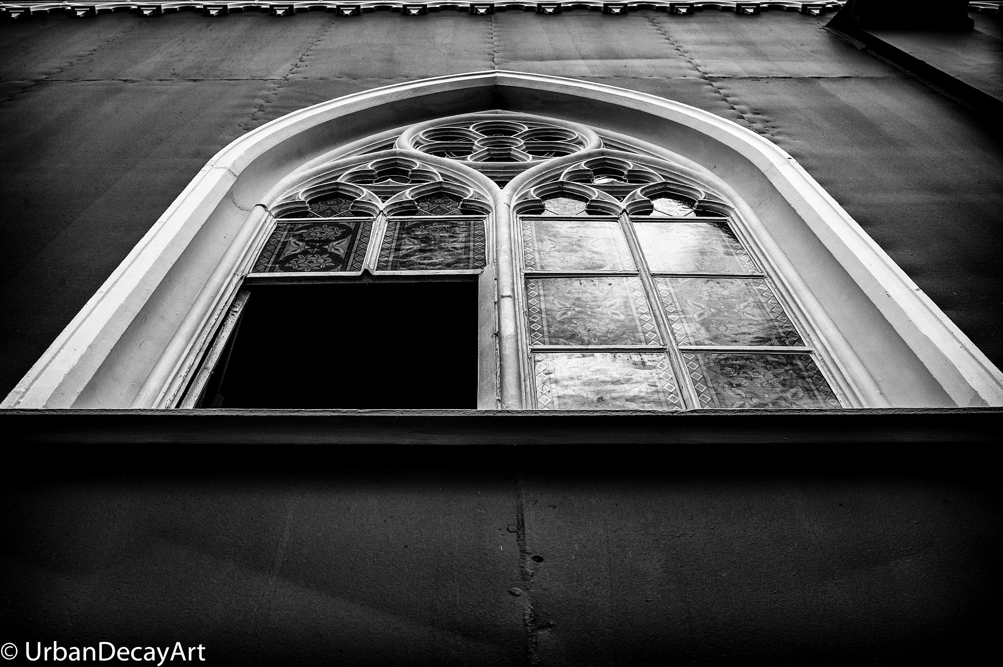Nikon Df + Nikon AF Nikkor 35mm F2D sample photo. Church window photography