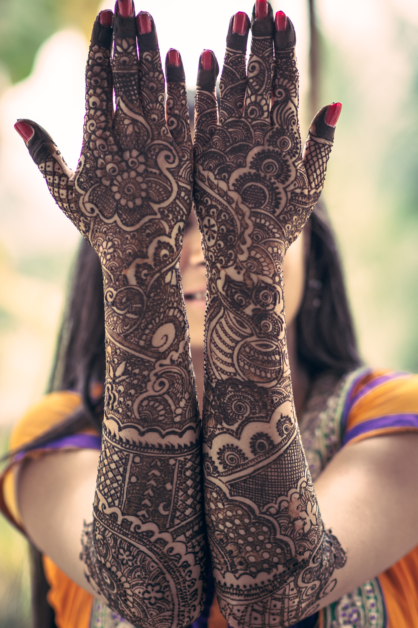 Nikon D5200 + Nikon AF-S Nikkor 85mm F1.8G sample photo. Mehndi pics photography