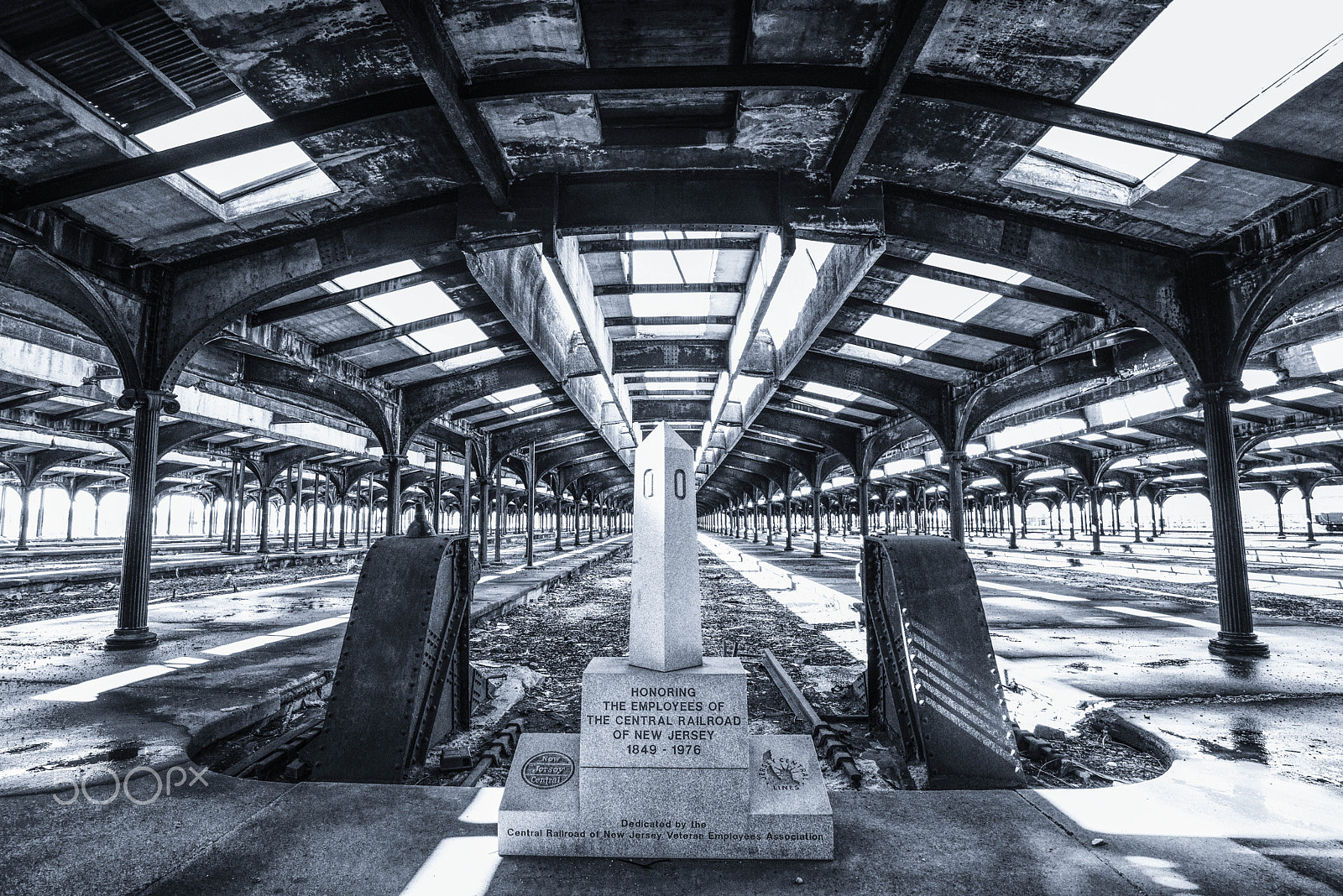 Nikon AF-S Nikkor 18-35mm F3.5-4.5G ED sample photo. Central railroad photography