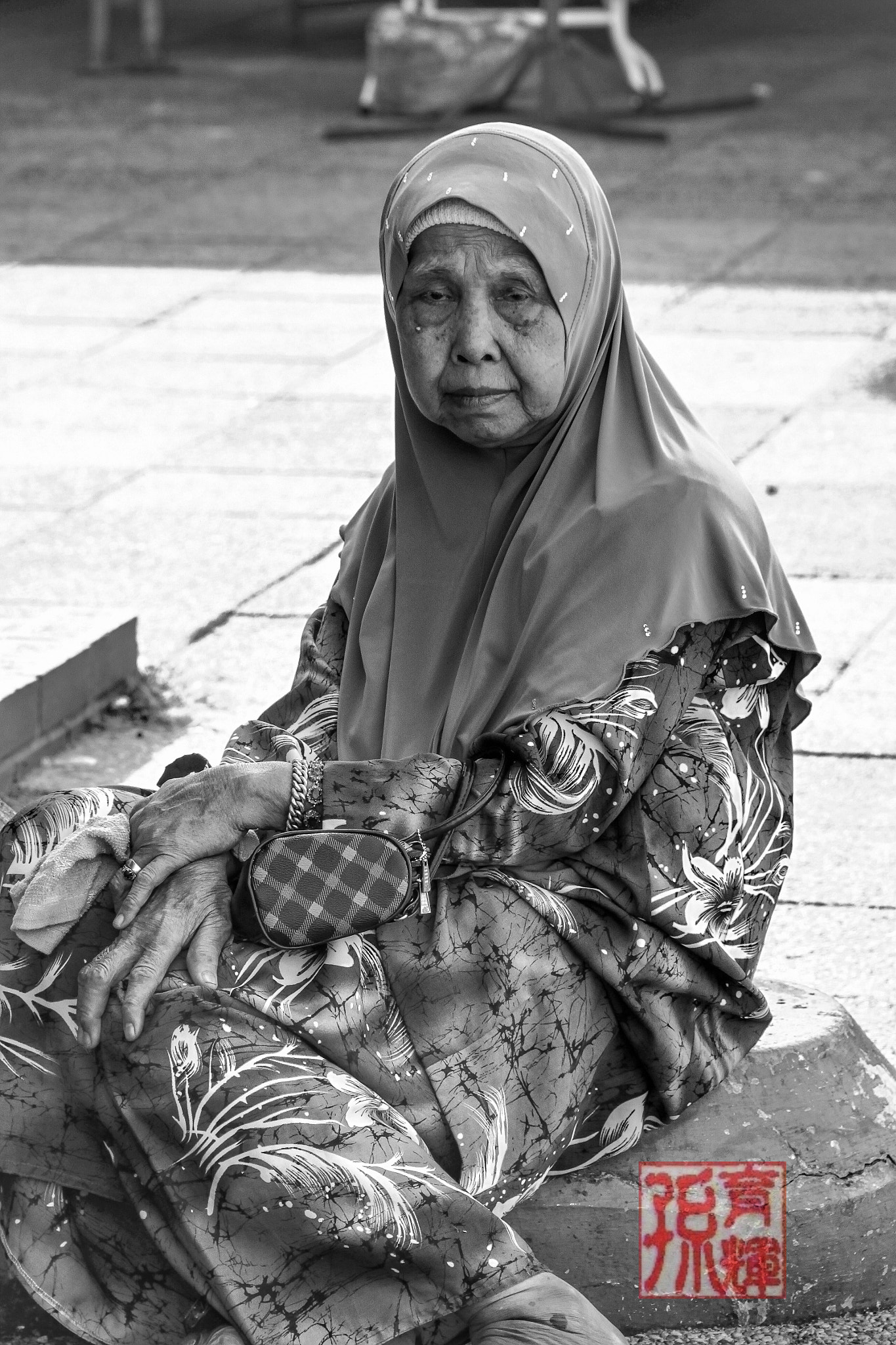 Canon EF-S 18-135mm F3.5-5.6 IS sample photo. A senior citizen photography