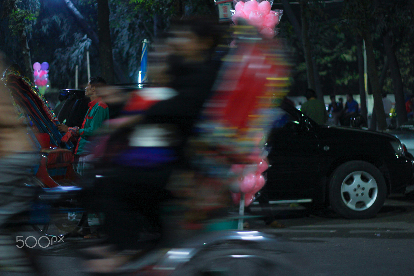 Canon EOS 700D (EOS Rebel T5i / EOS Kiss X7i) sample photo. A rickshaw puller photography