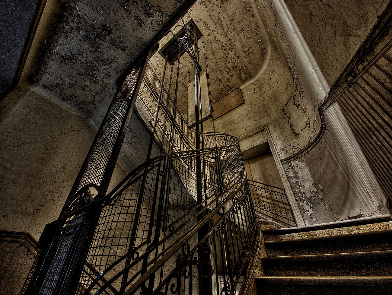 Olympus E-5 + OLYMPUS  7-14mm Lens sample photo. The lift never comes back ... photography
