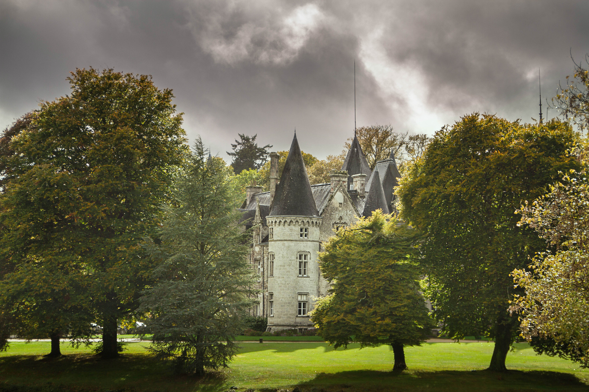 Sigma 18-250mm F3.5-6.3 DC OS HSM sample photo. Castle photography
