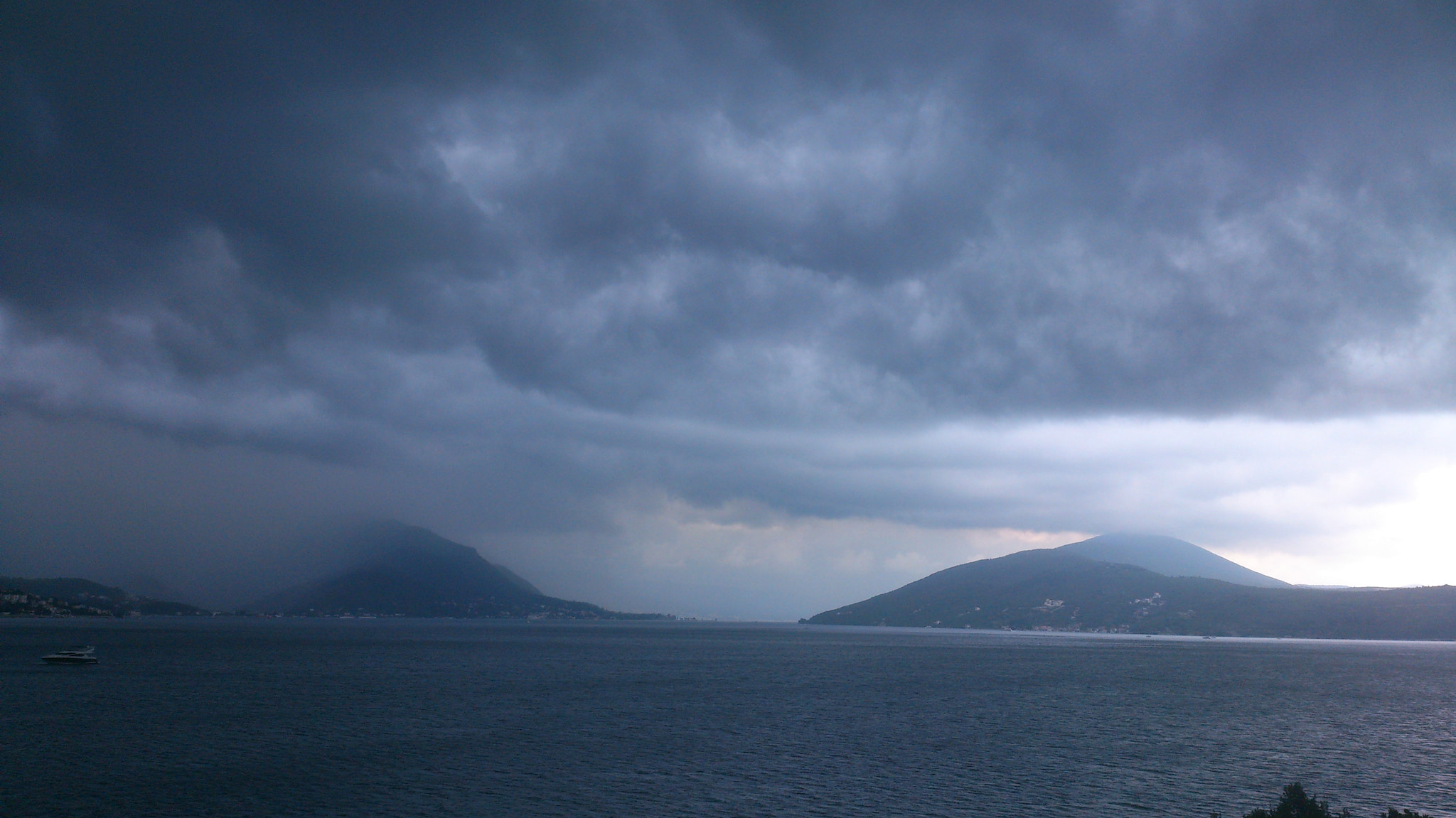 Sony Xperia T sample photo. Storm photography