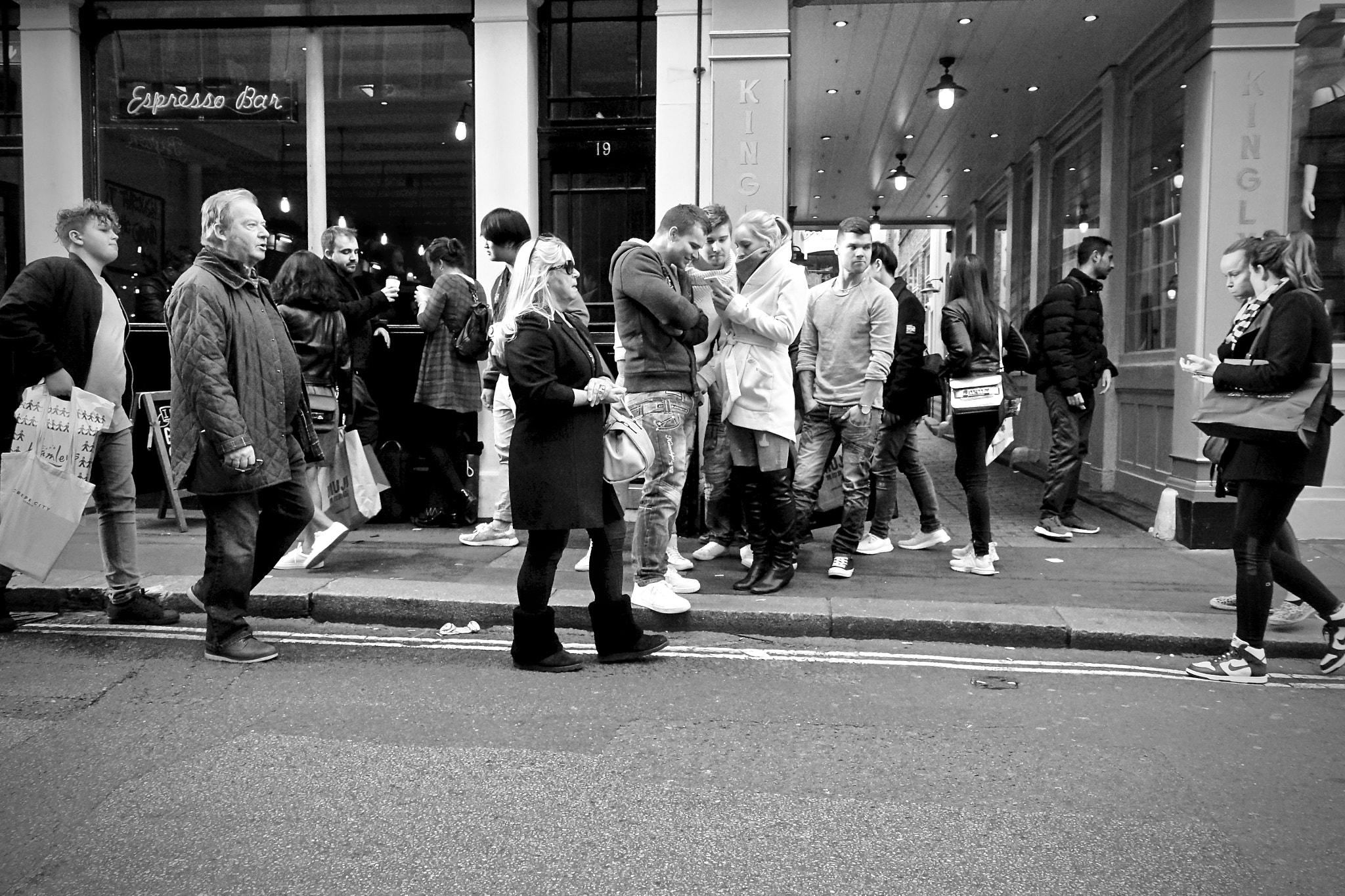 Sony Cyber-shot DSC-RX100 IV + Sony 24-70mm F1.8-2.8 sample photo. Central london, uk. photography