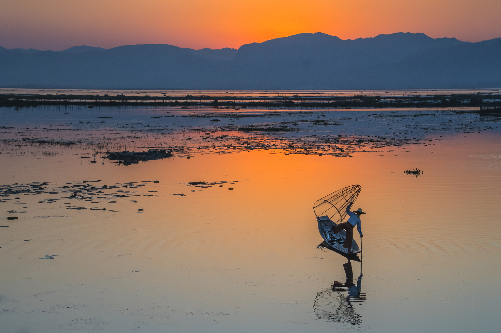 Nikon D500 sample photo. Fishmen show at sunset , mayamar photography