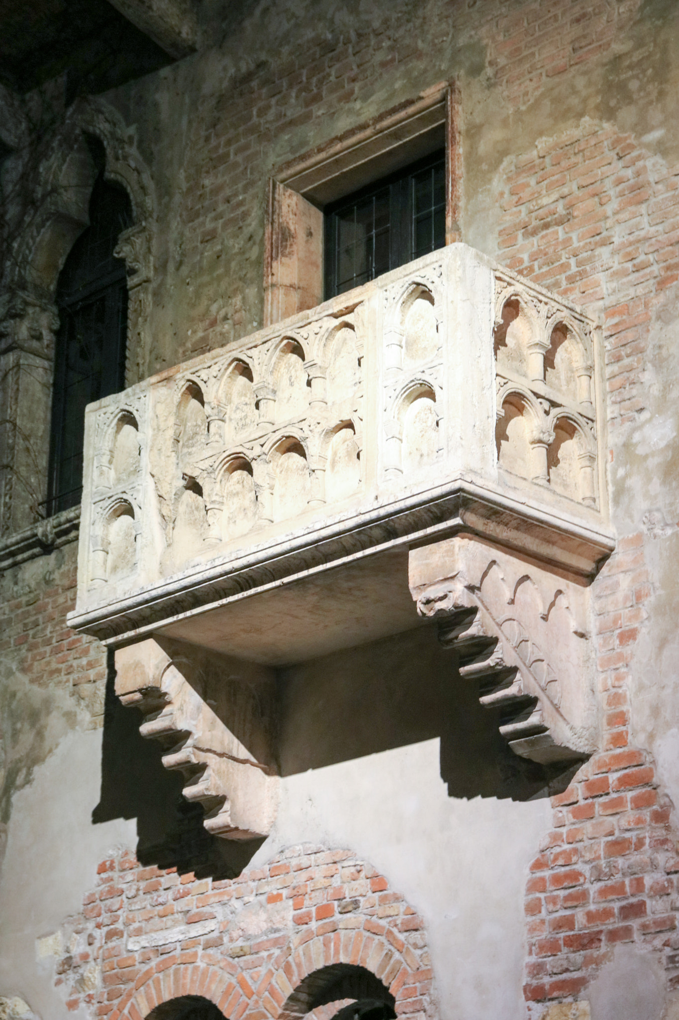 Canon EOS 760D (EOS Rebel T6s / EOS 8000D) sample photo. Verona centro photography