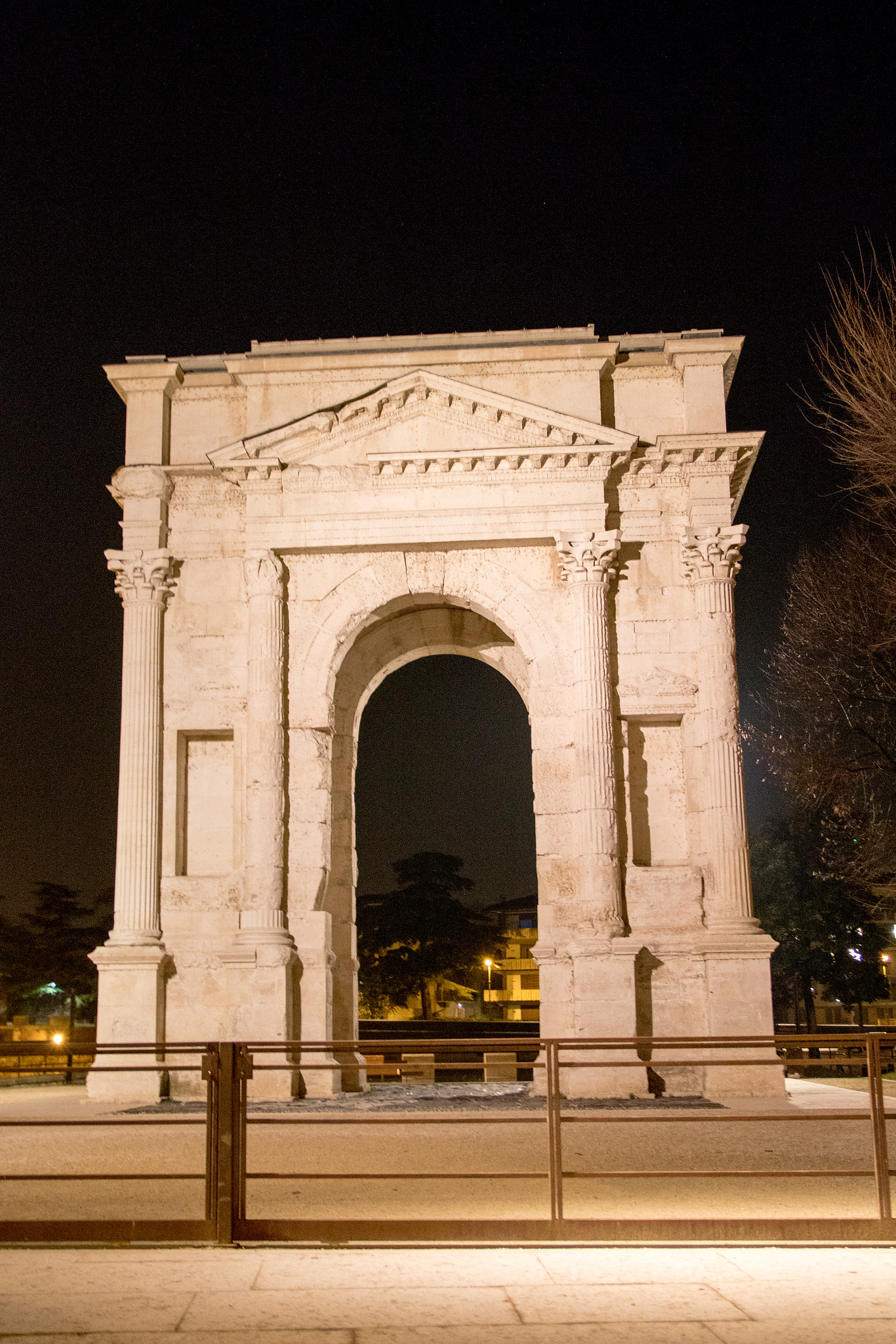 Canon EOS 760D (EOS Rebel T6s / EOS 8000D) sample photo. Verona centro photography