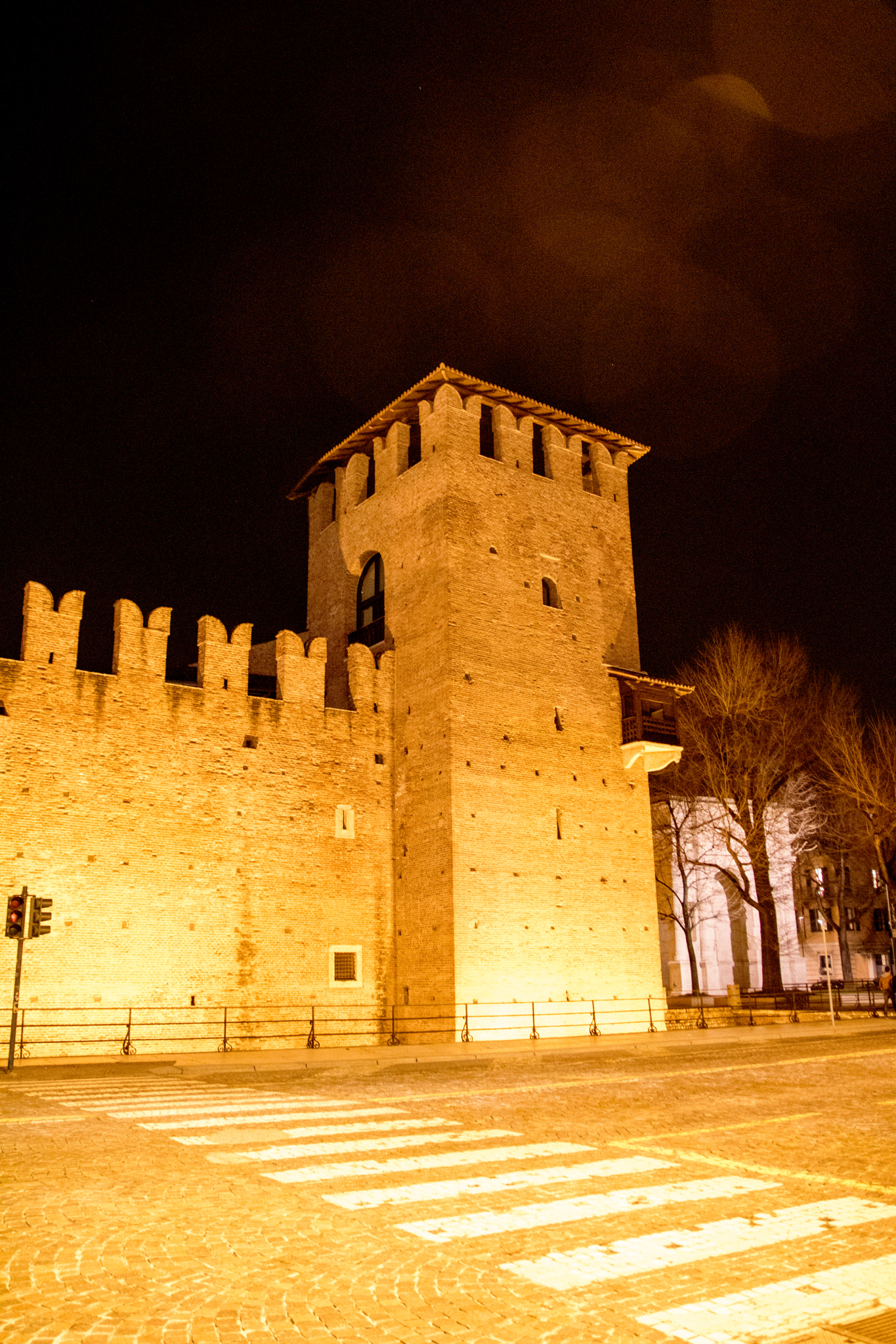 Canon EOS 760D (EOS Rebel T6s / EOS 8000D) sample photo. Verona centro photography