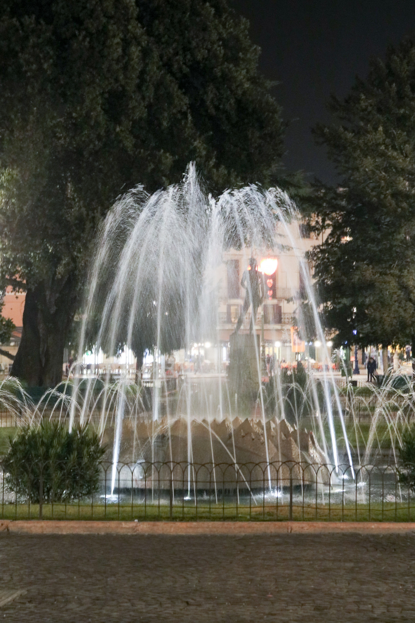 Canon EOS 760D (EOS Rebel T6s / EOS 8000D) sample photo. Verona centro photography