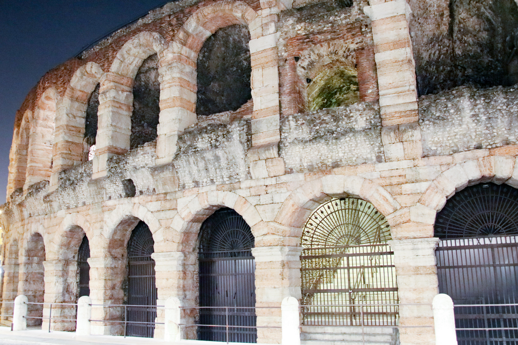 Canon EOS 760D (EOS Rebel T6s / EOS 8000D) sample photo. Verona centro photography