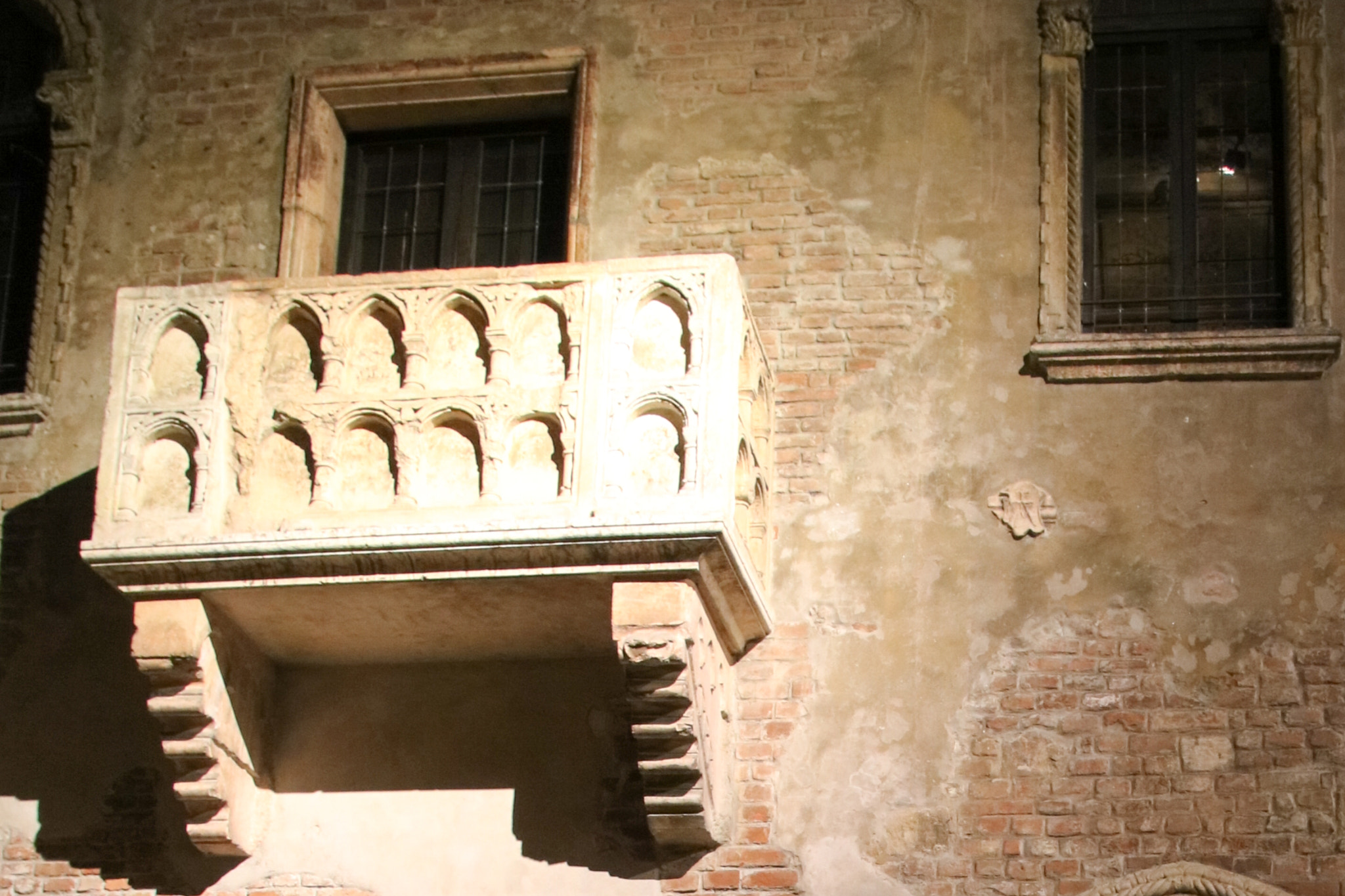 Canon EOS 760D (EOS Rebel T6s / EOS 8000D) sample photo. Verona centro photography