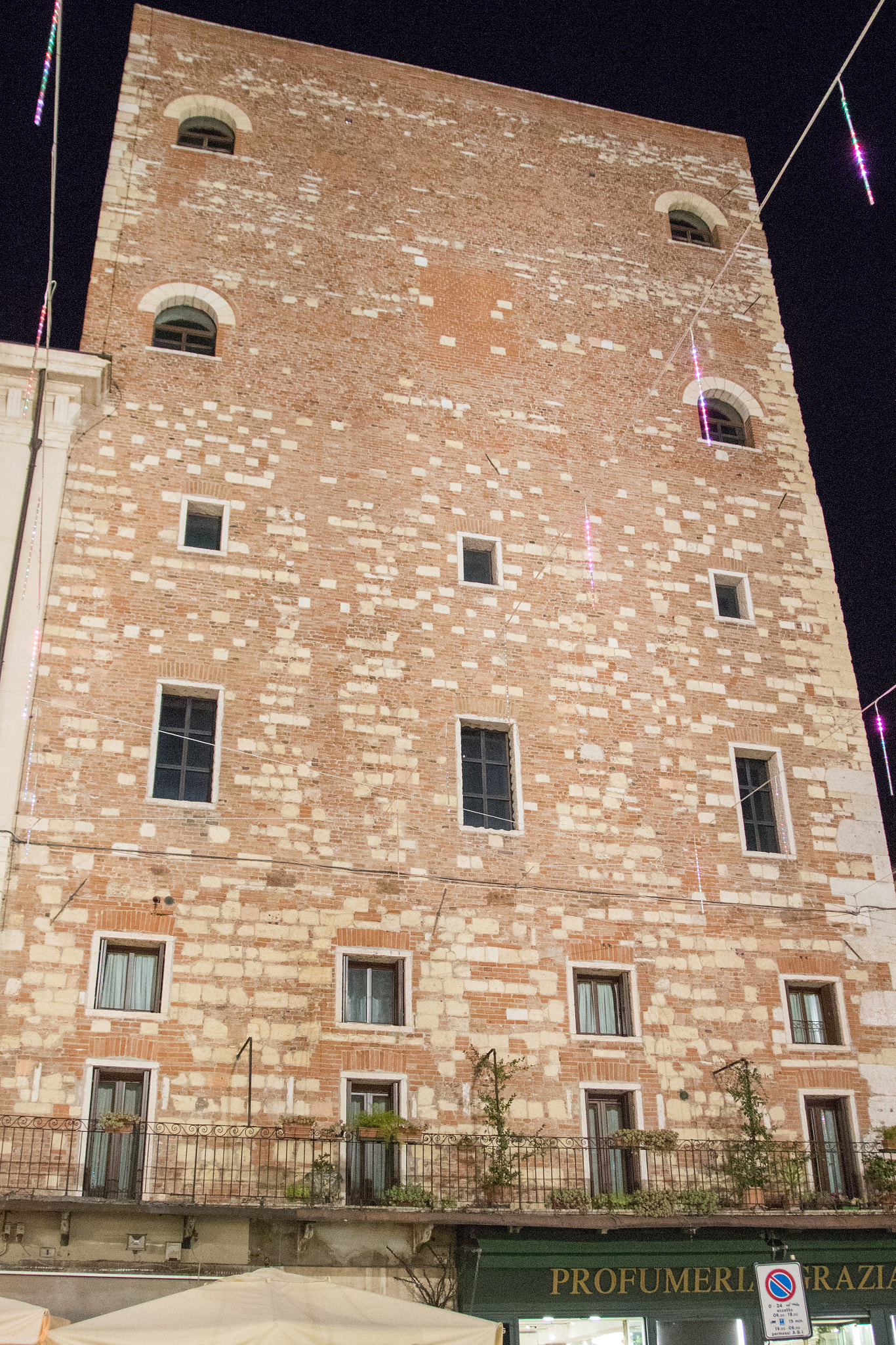 Canon EOS 760D (EOS Rebel T6s / EOS 8000D) sample photo. Verona centro photography