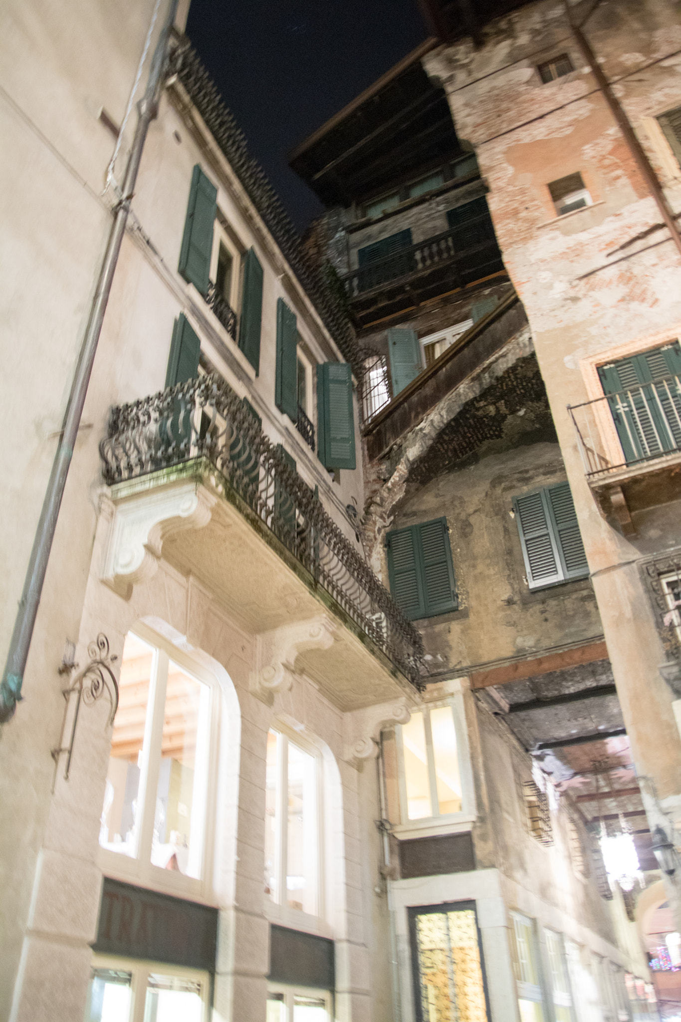 Canon EOS 760D (EOS Rebel T6s / EOS 8000D) sample photo. Verona centro photography