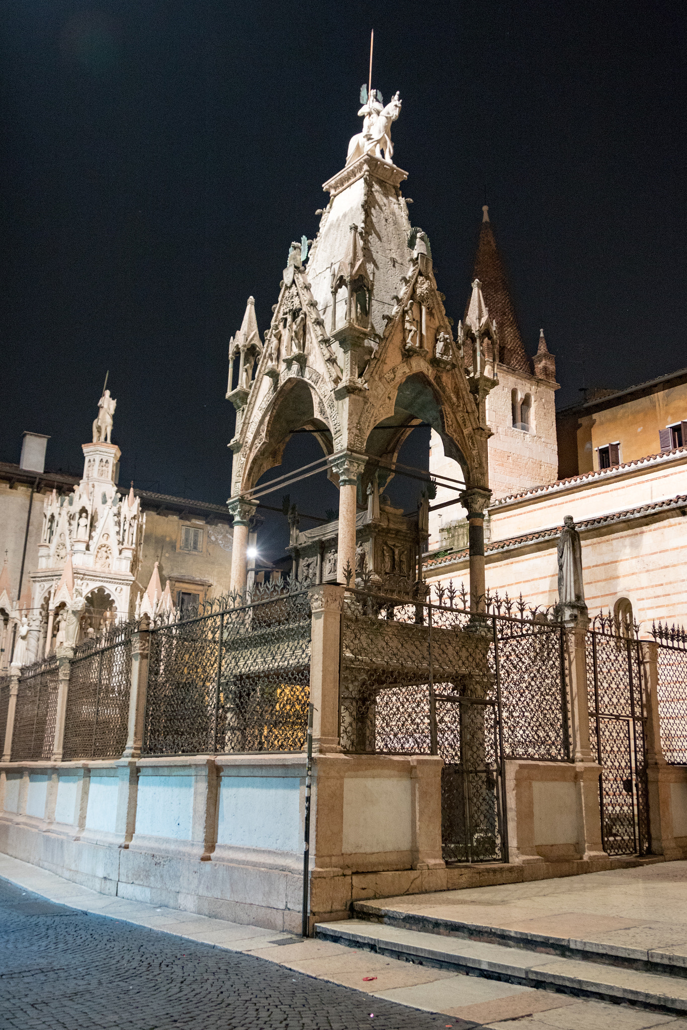 Canon EOS 760D (EOS Rebel T6s / EOS 8000D) sample photo. Verona centro photography