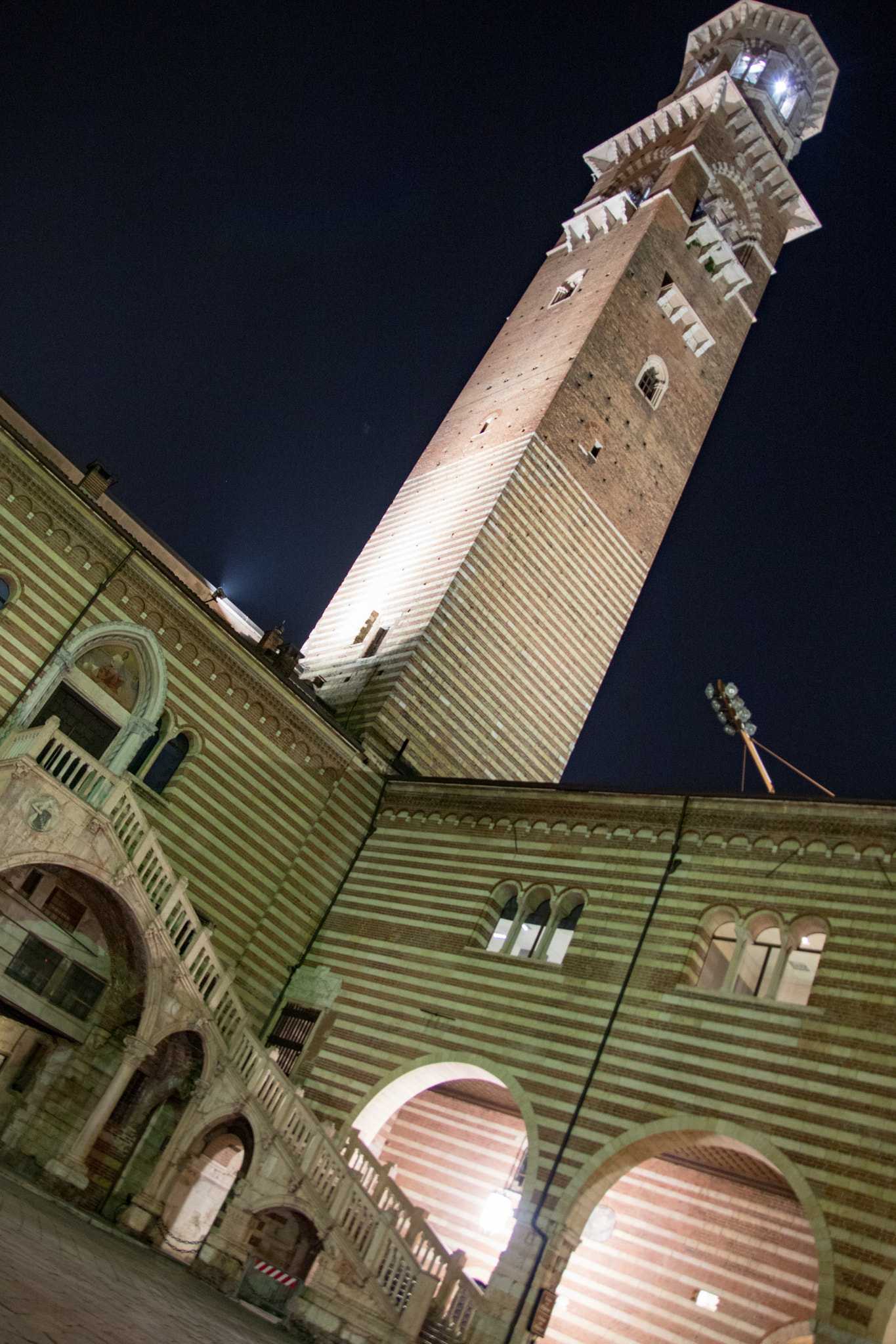 Canon EOS 760D (EOS Rebel T6s / EOS 8000D) sample photo. Verona centro photography