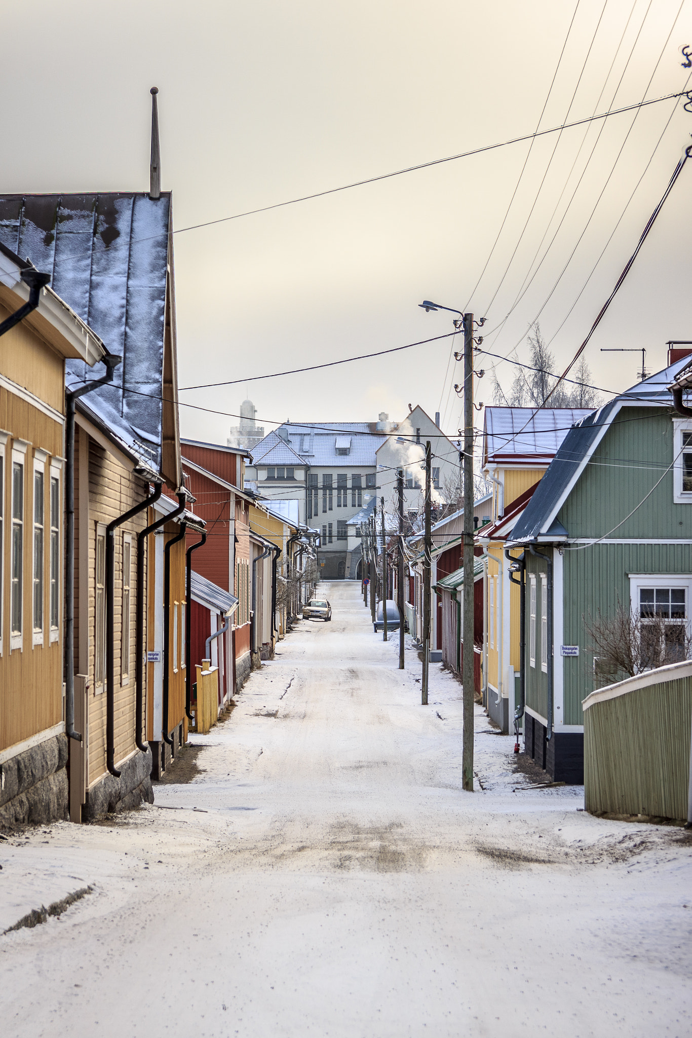 Canon EF-S 17-85mm F4-5.6 IS USM sample photo. Winter street. photography