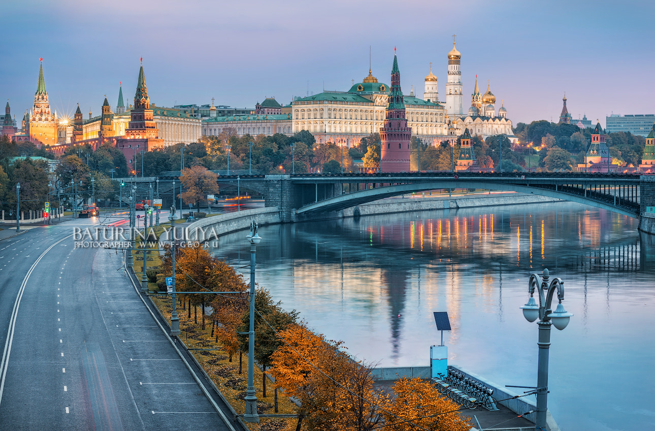 Nikon AF-Nikkor 80-200mm F2.8D ED sample photo. Gray autumn  morning at the moscow kremlin photography