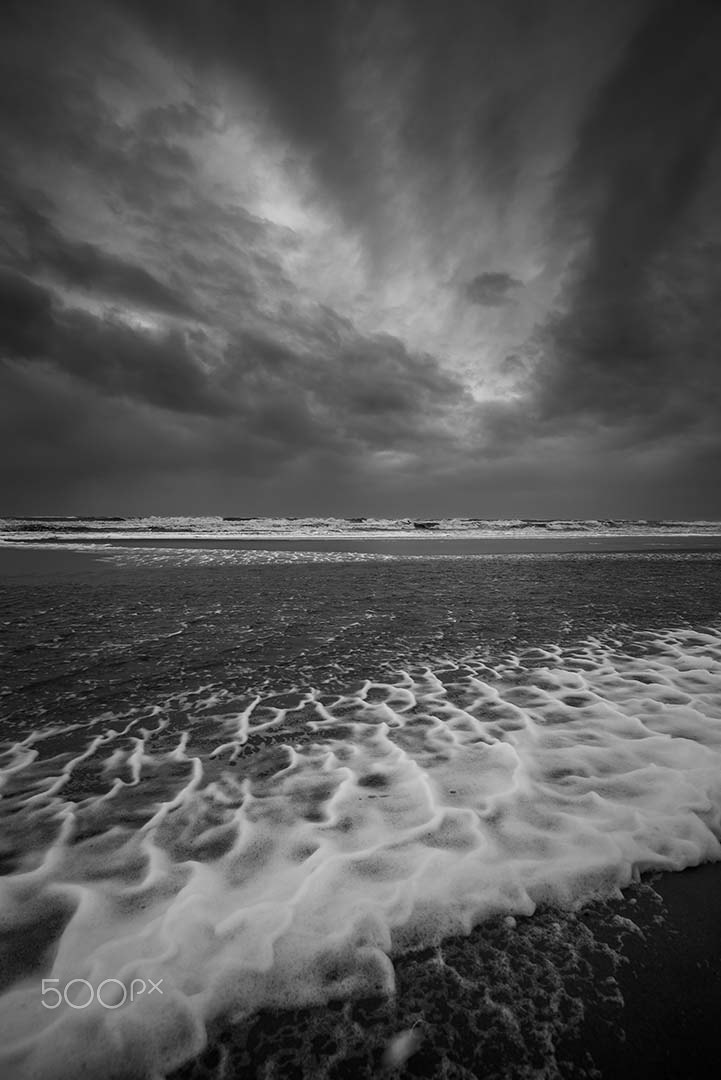 Nikon AF-S Nikkor 16-35mm F4G ED VR sample photo. Storm photography