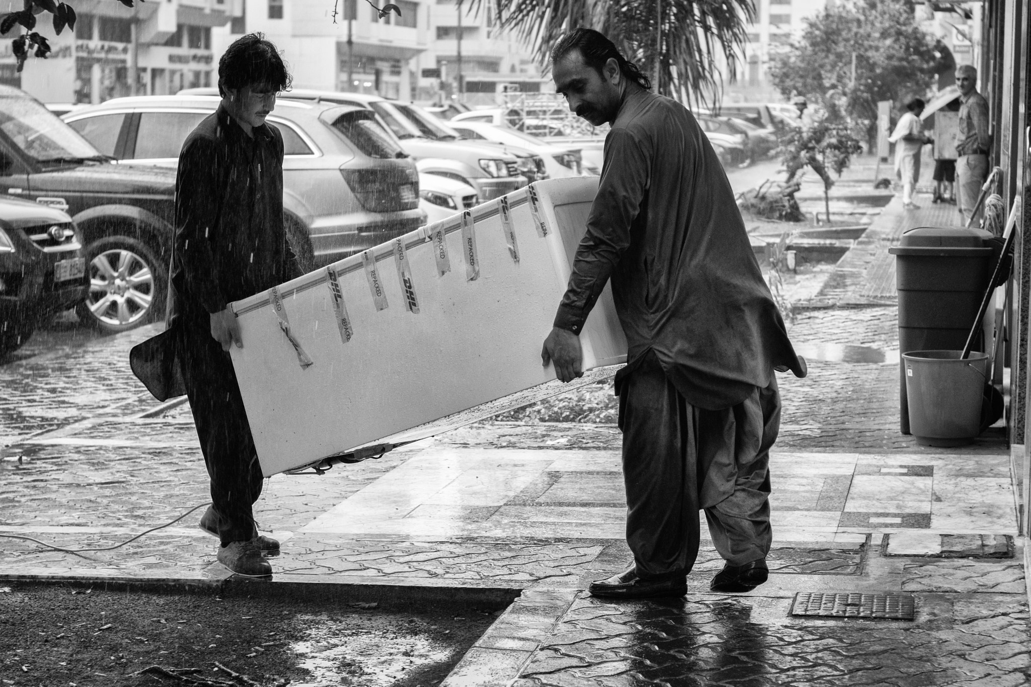 Minolta AF 50mm F1.7 sample photo. Working in the rain photography